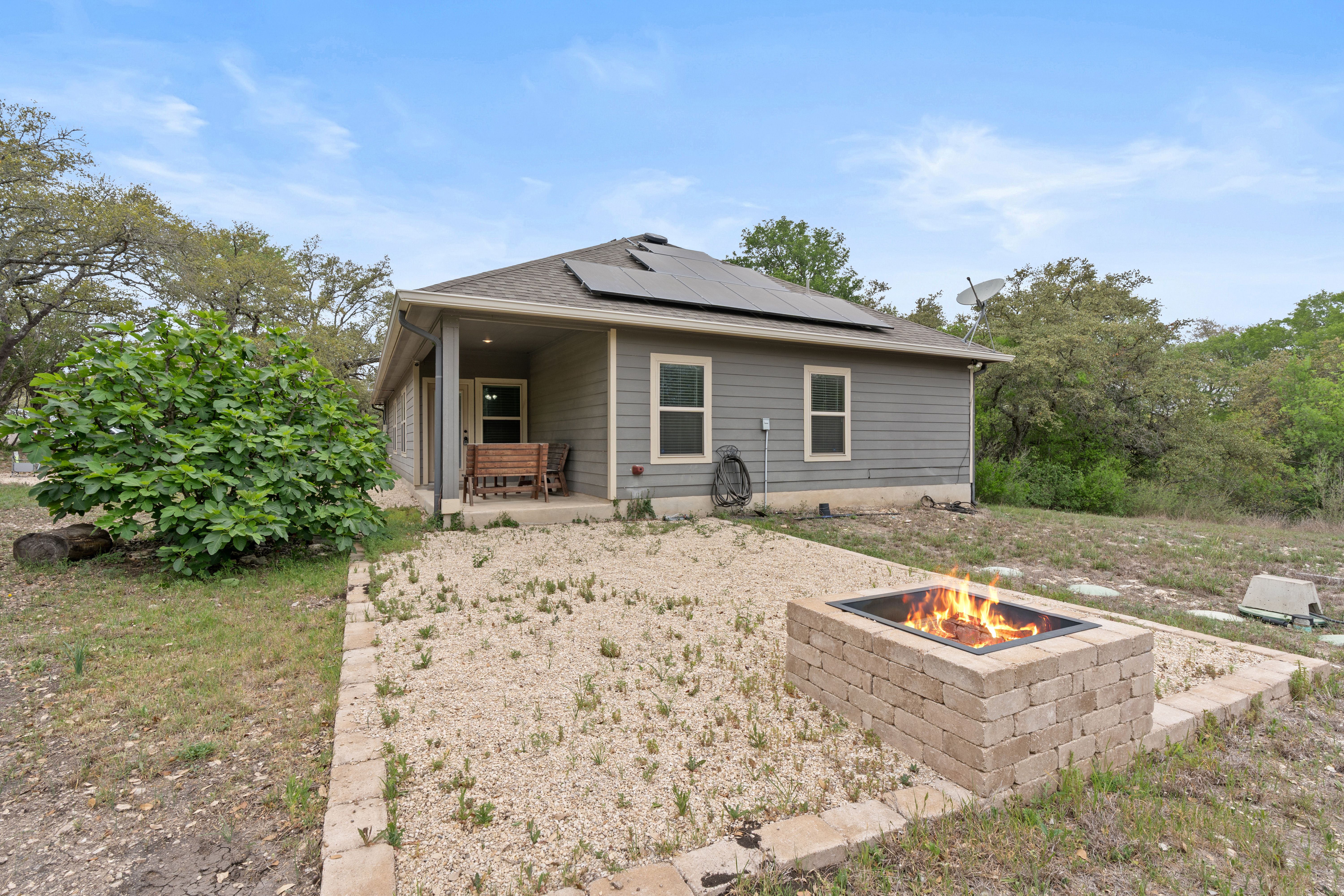  Elevated Living in a Serene Acreage Setting - 物件實景