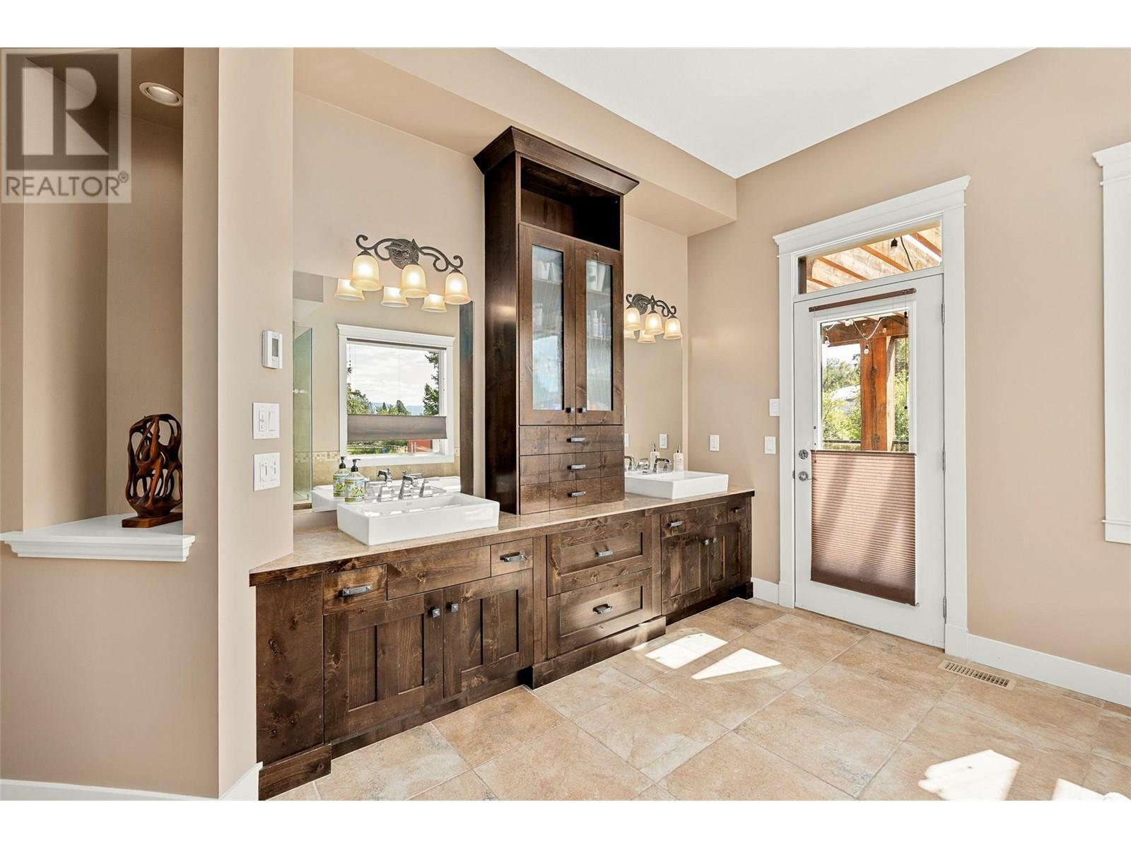KELOWNA, British Columbia, V1W 4C5, CA, 5 Bedrooms Bedrooms, ,3 BathroomsBathrooms,Residential,For Sale,1883481