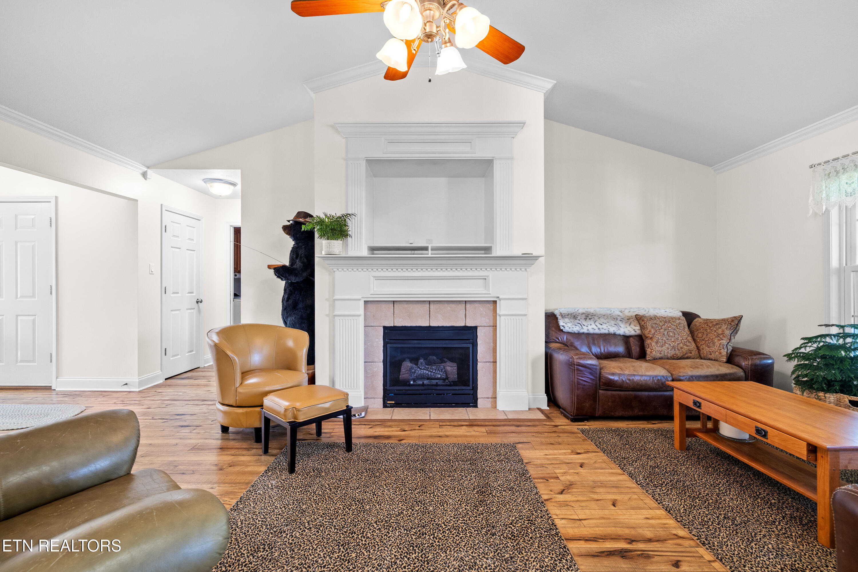 Walland, Tennessee, 37886, United States, 3 Bedrooms Bedrooms, ,2 BathroomsBathrooms,Residential,For Sale,1930662