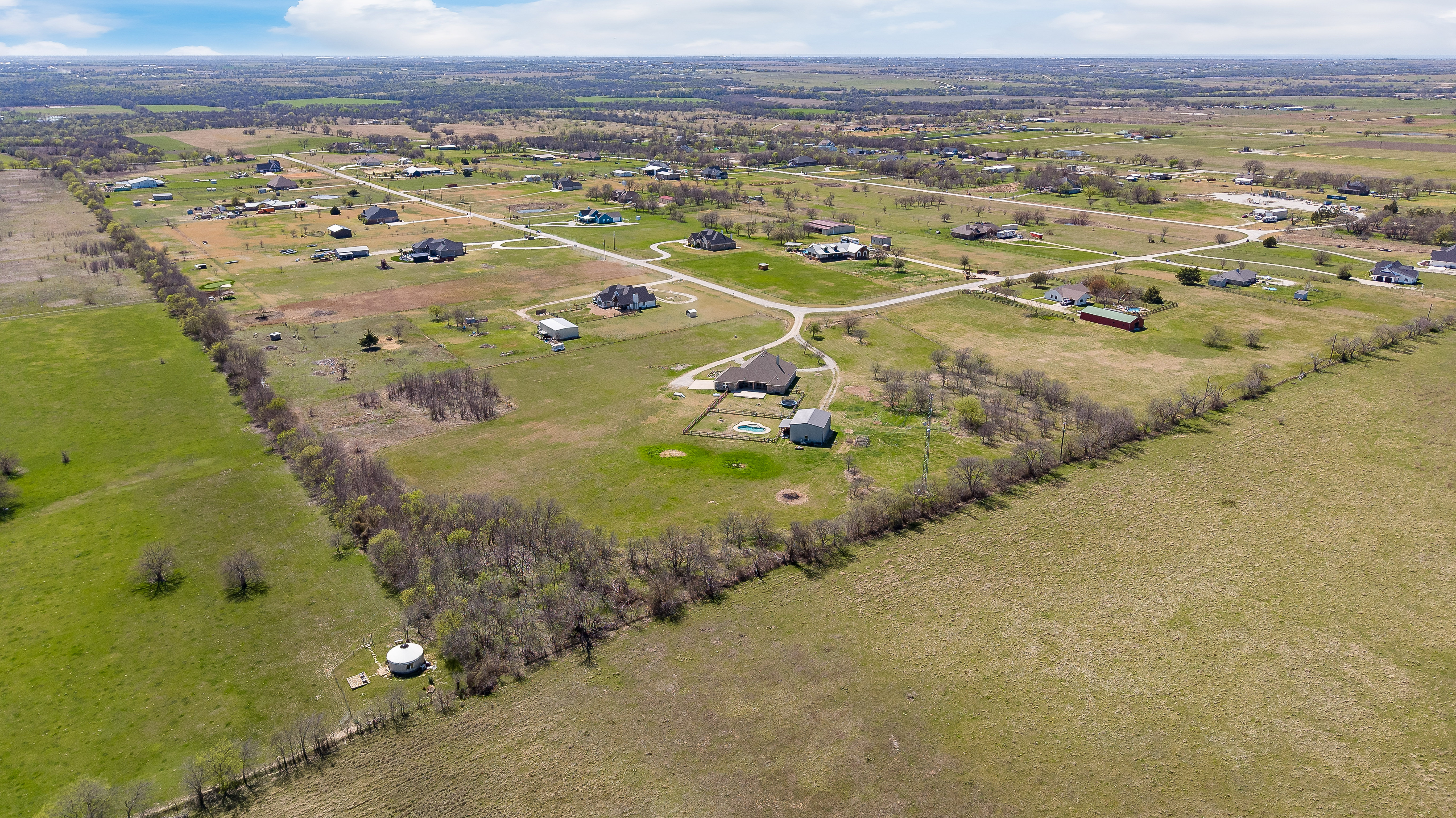  8.53-Acre Homestead With No HOA in Justin, Texas - 物件實景