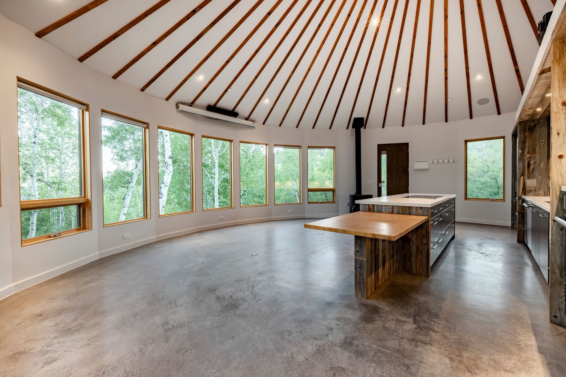  One of a Kind Mountain Retreat on Nearly 12 Acres with Panoramic Ski Resort View - 物件實景