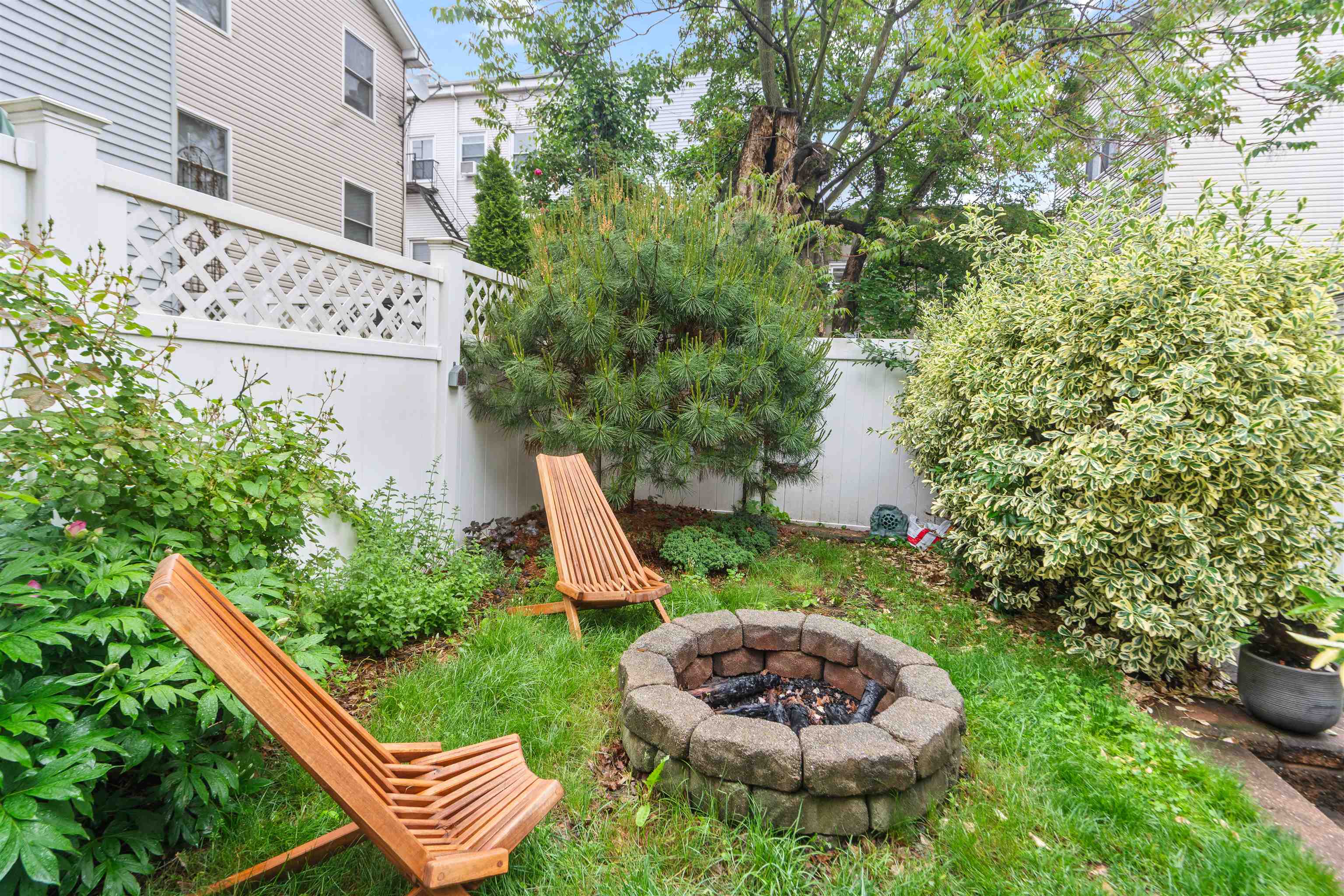 Jersey City, New Jersey, 07307, United States, 3 Bedrooms Bedrooms, ,2 BathroomsBathrooms,Residential,For Sale,1916782