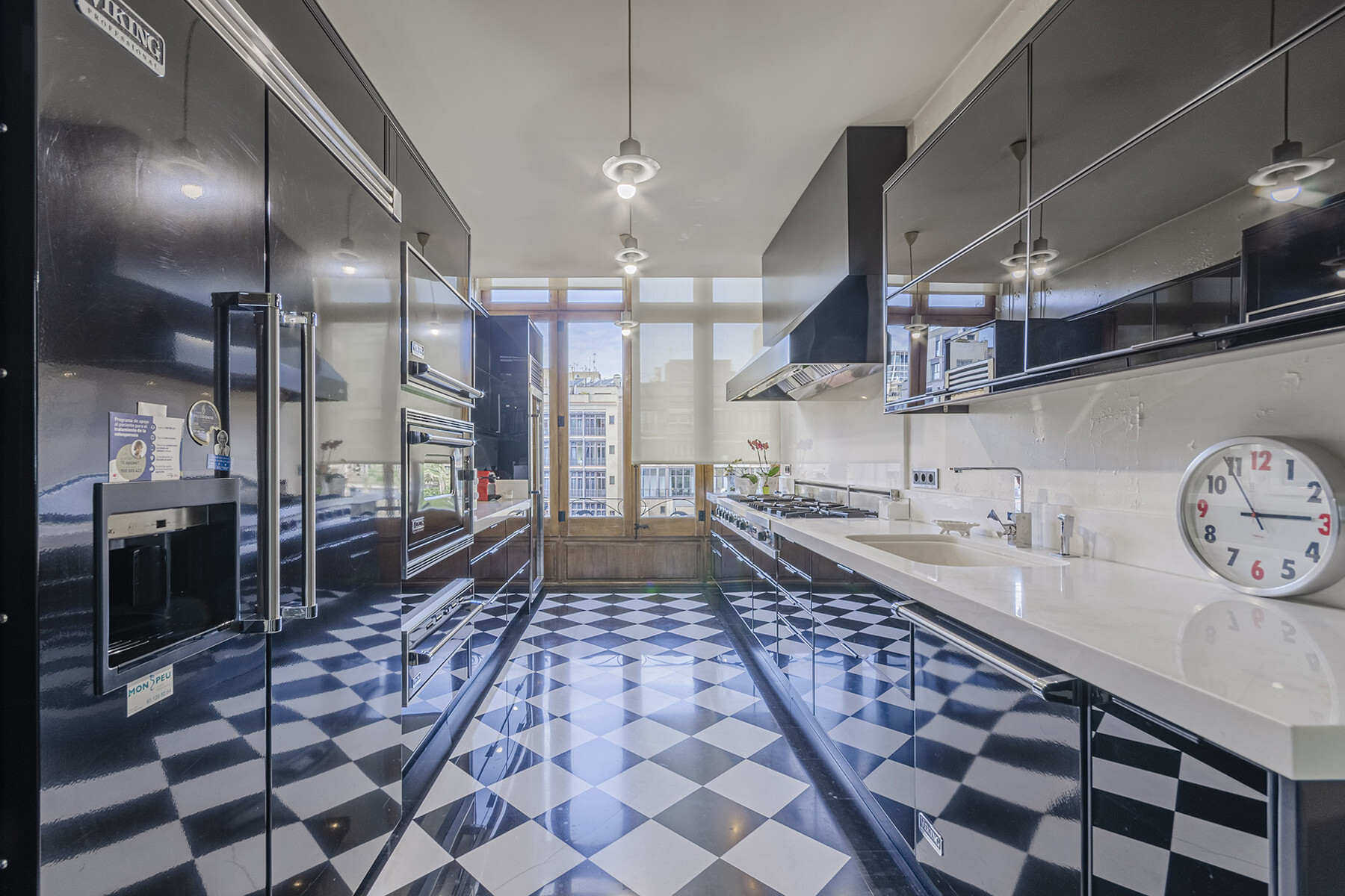  Impressive duplex adjacent to Gaudí