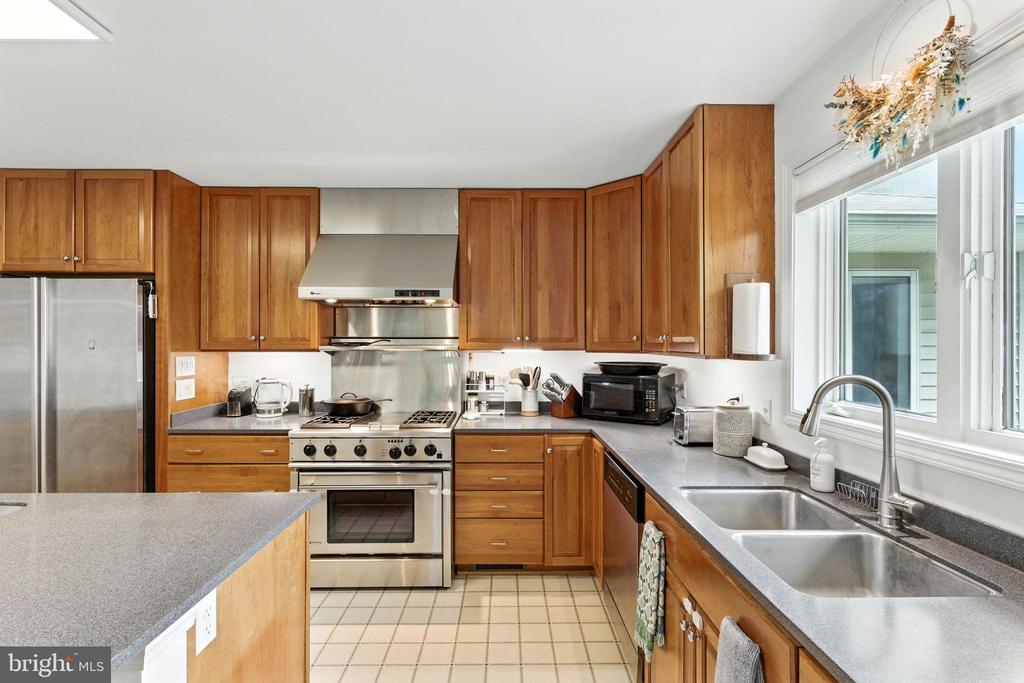 Chester Gap, Virginia, 22623, United States, 4 Bedrooms Bedrooms, ,4 BathroomsBathrooms,Residential,For Sale,1980820