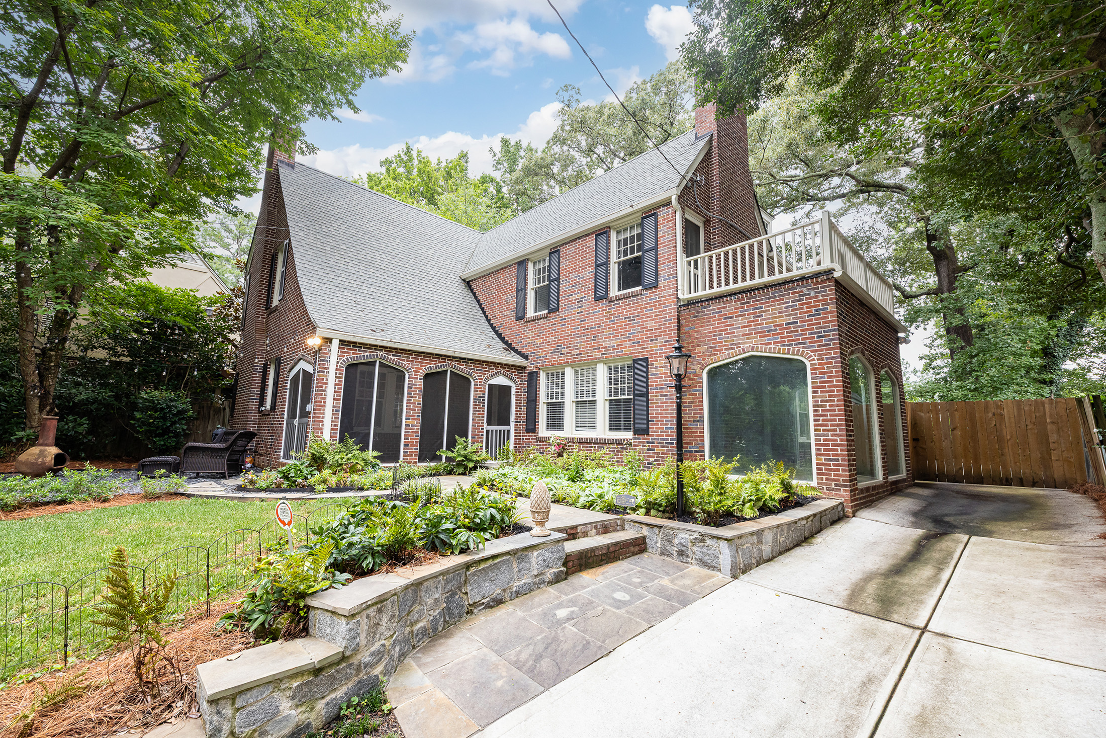  Distinctive Morningside Home with Separate Guest Residence - 物件實景