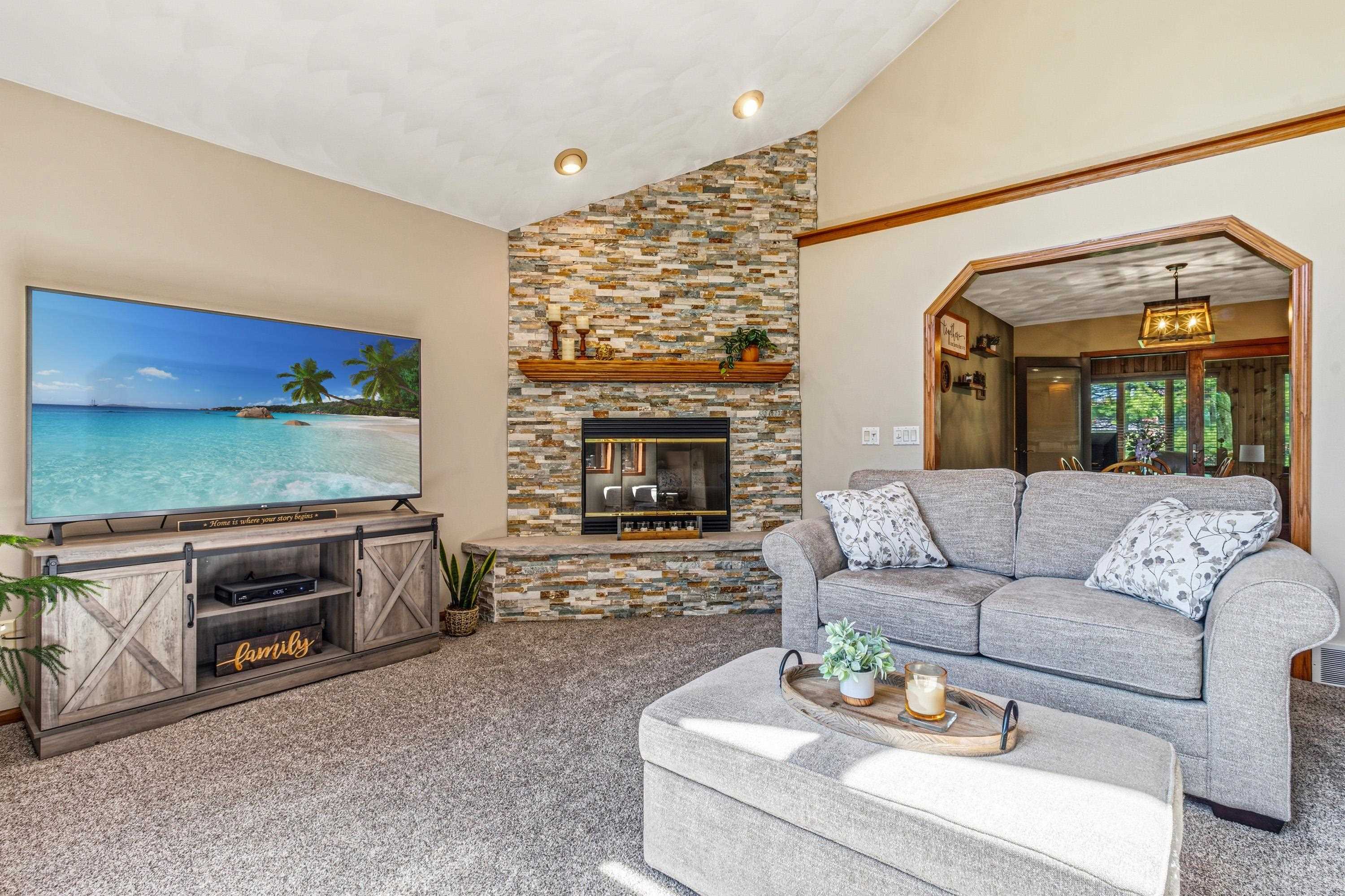 Spring Green, Wisconsin, 53588, United States, 4 Bedrooms Bedrooms, ,4 BathroomsBathrooms,Residential,For Sale,2040175