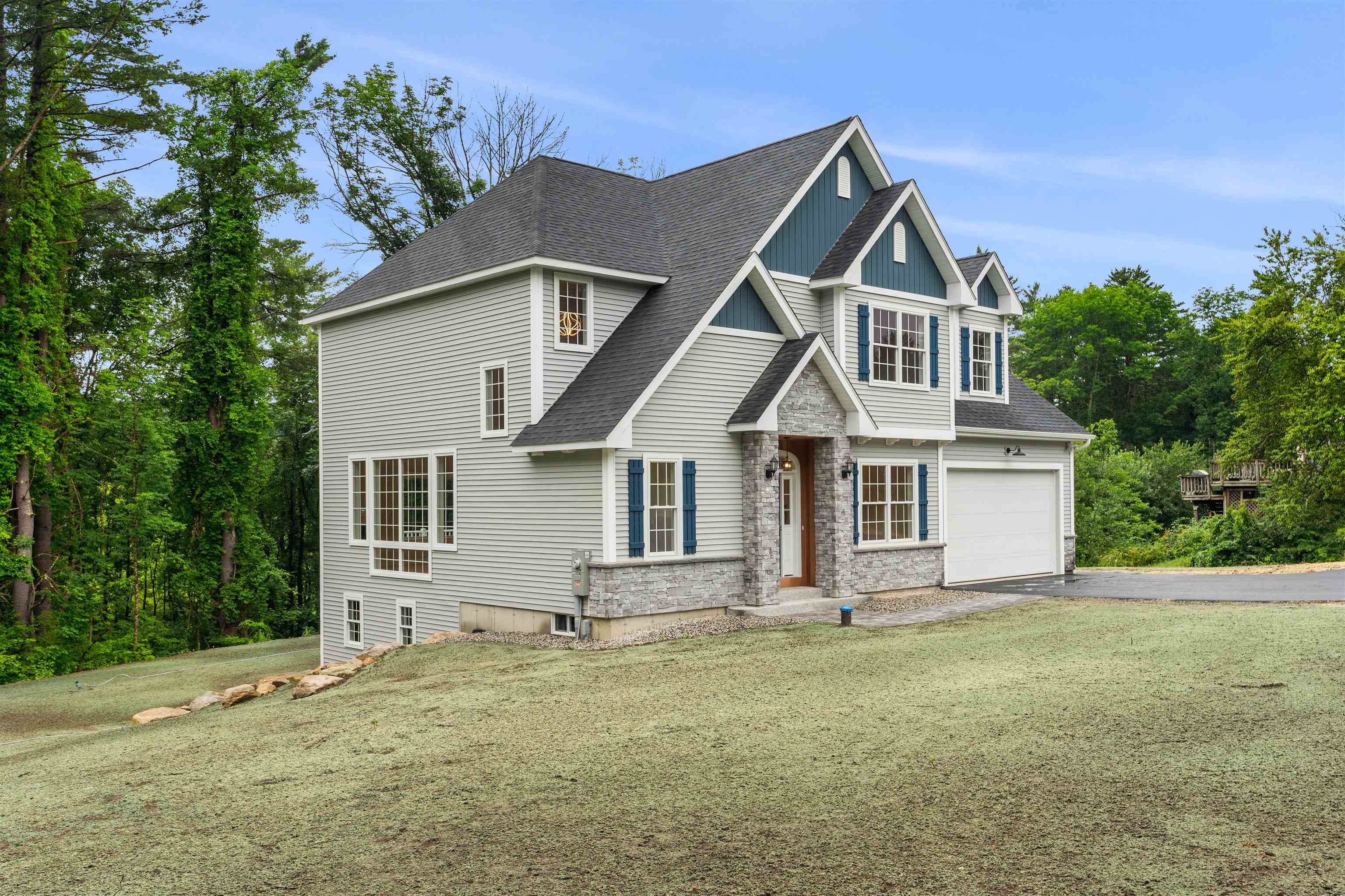 Hooksett, New Hampshire, 03106, United States, 4 Bedrooms Bedrooms, ,3 BathroomsBathrooms,Residential,For Sale,1895985
