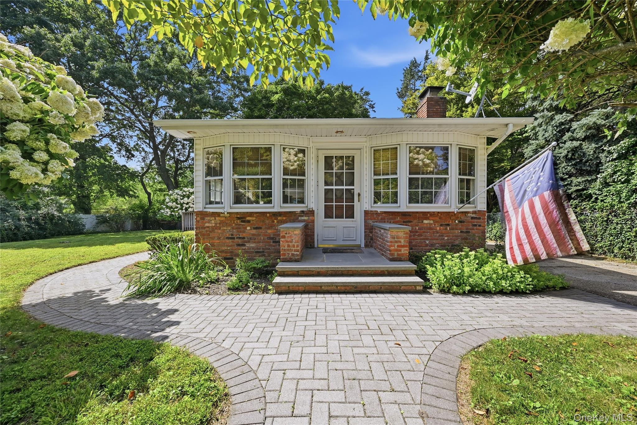 Queen Rd, Rocky Point, NY 11778