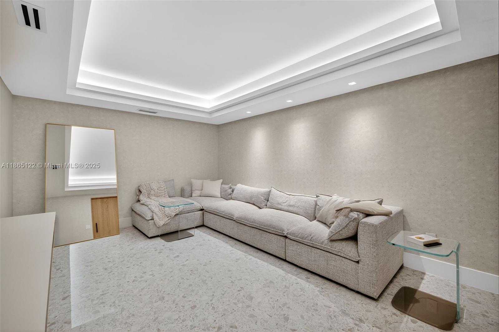 Aventura, Florida, 33160, United States, 3 Bedrooms Bedrooms, ,4 BathroomsBathrooms,Residential,For Sale,1942054