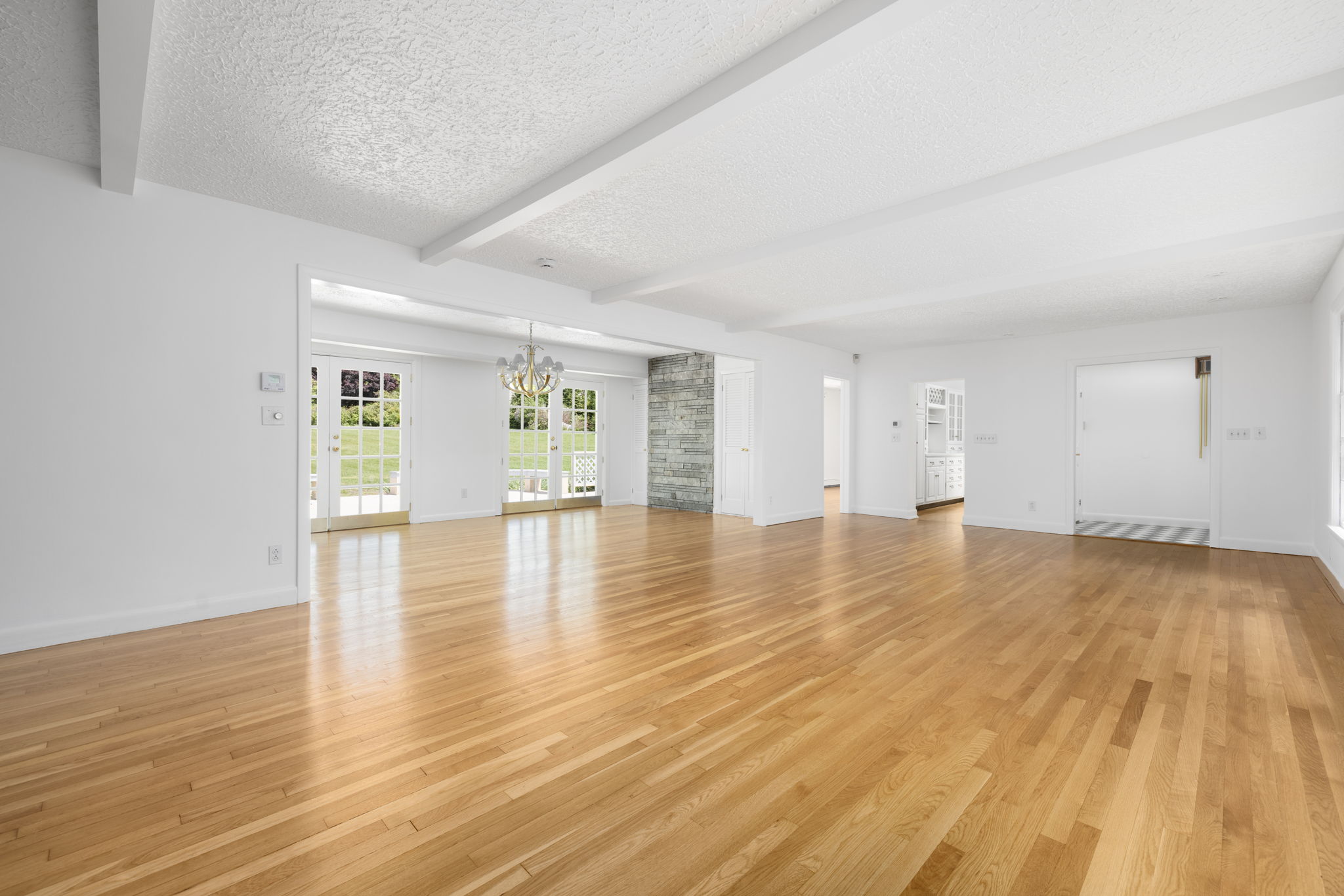  Easy Living, Exceptional Space, Prime North Dartmouth Location - 物件實景