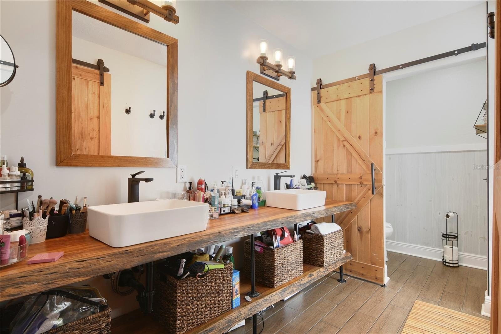 EUSTIS, Florida, 32726, United States, 4 Bedrooms Bedrooms, ,3 BathroomsBathrooms,Residential,For Sale,1978501