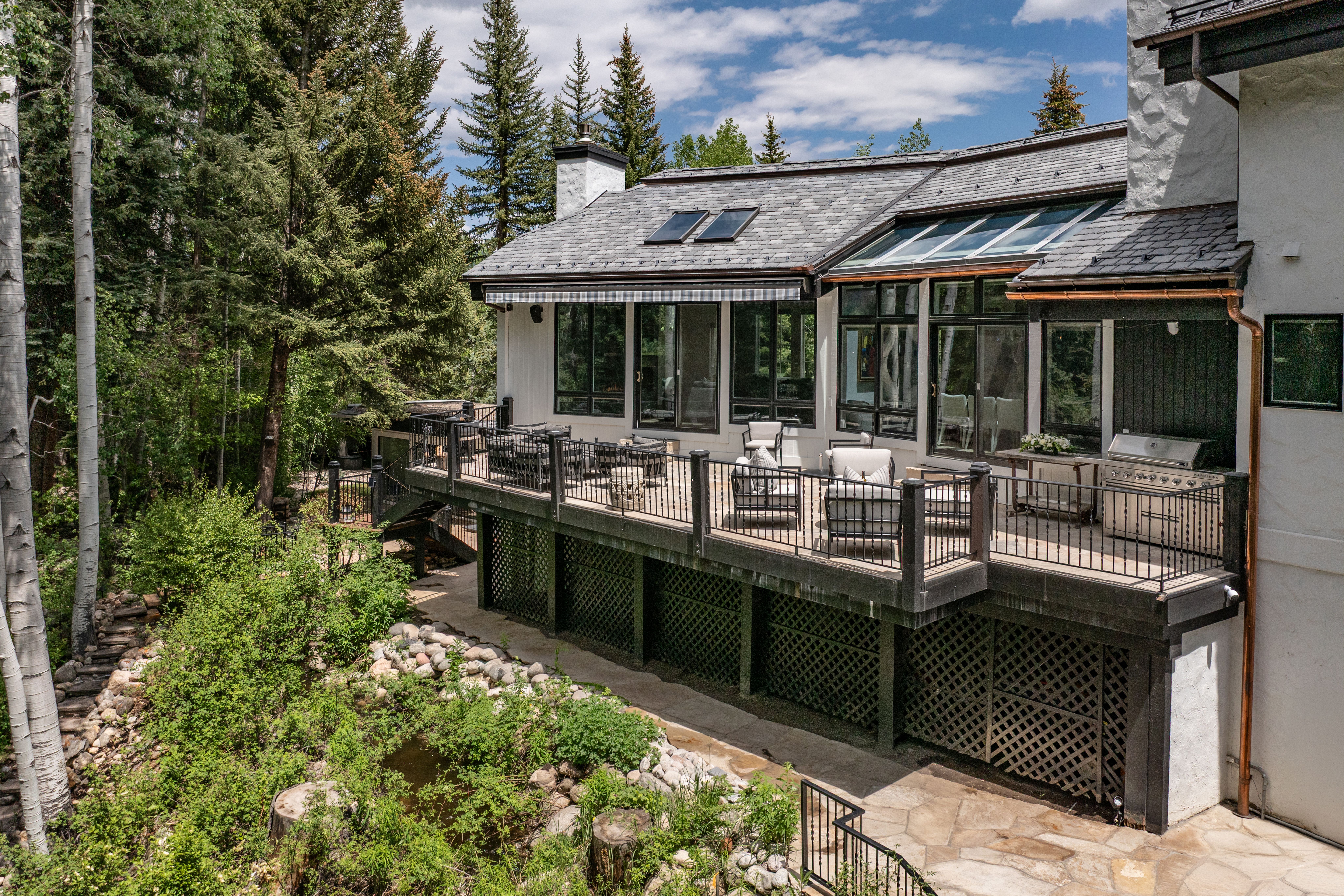  Meticulously Renovated Mountain Estate - 物件實景