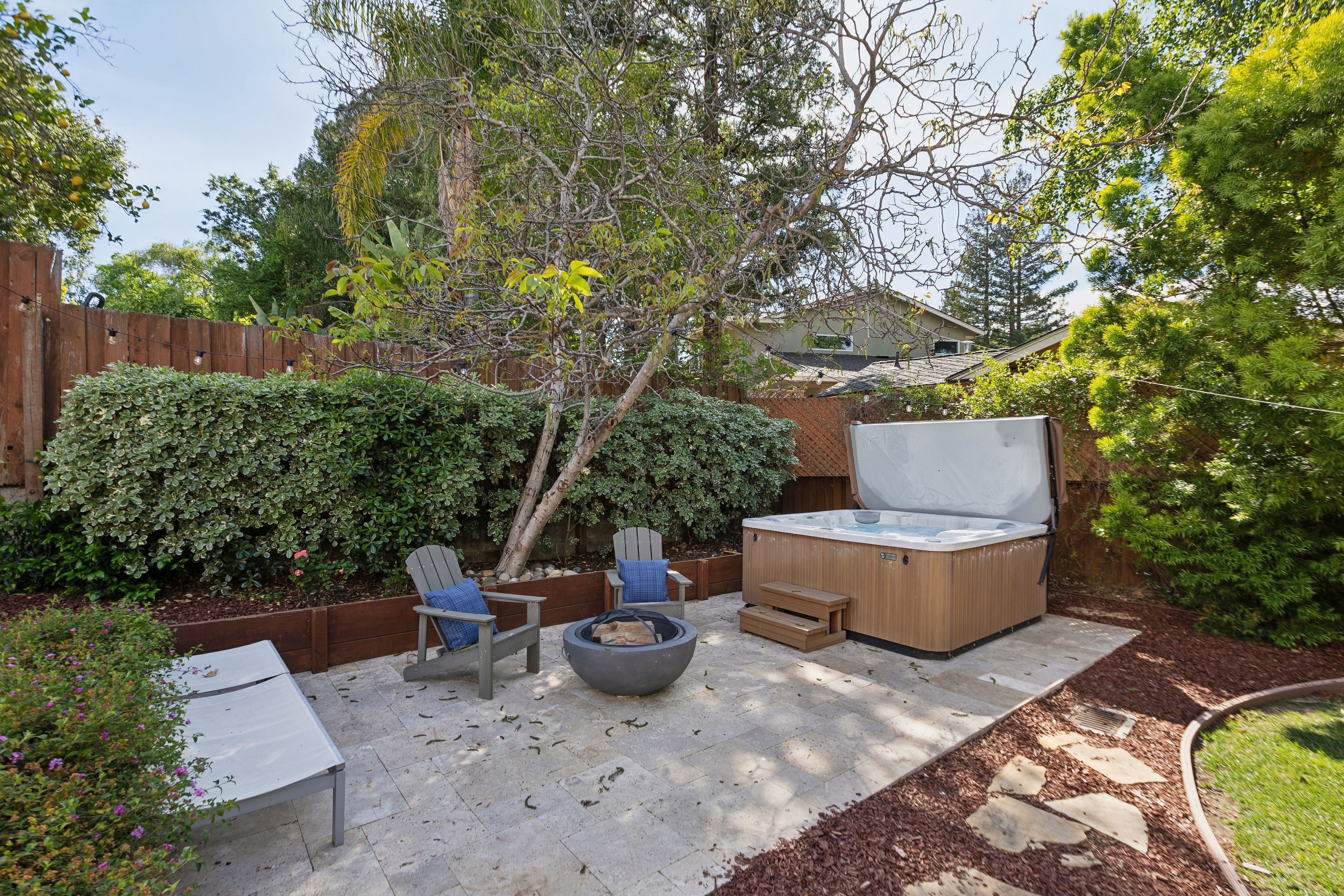  Mediterranean-Style Beauty with Garden Escape - 物件實景