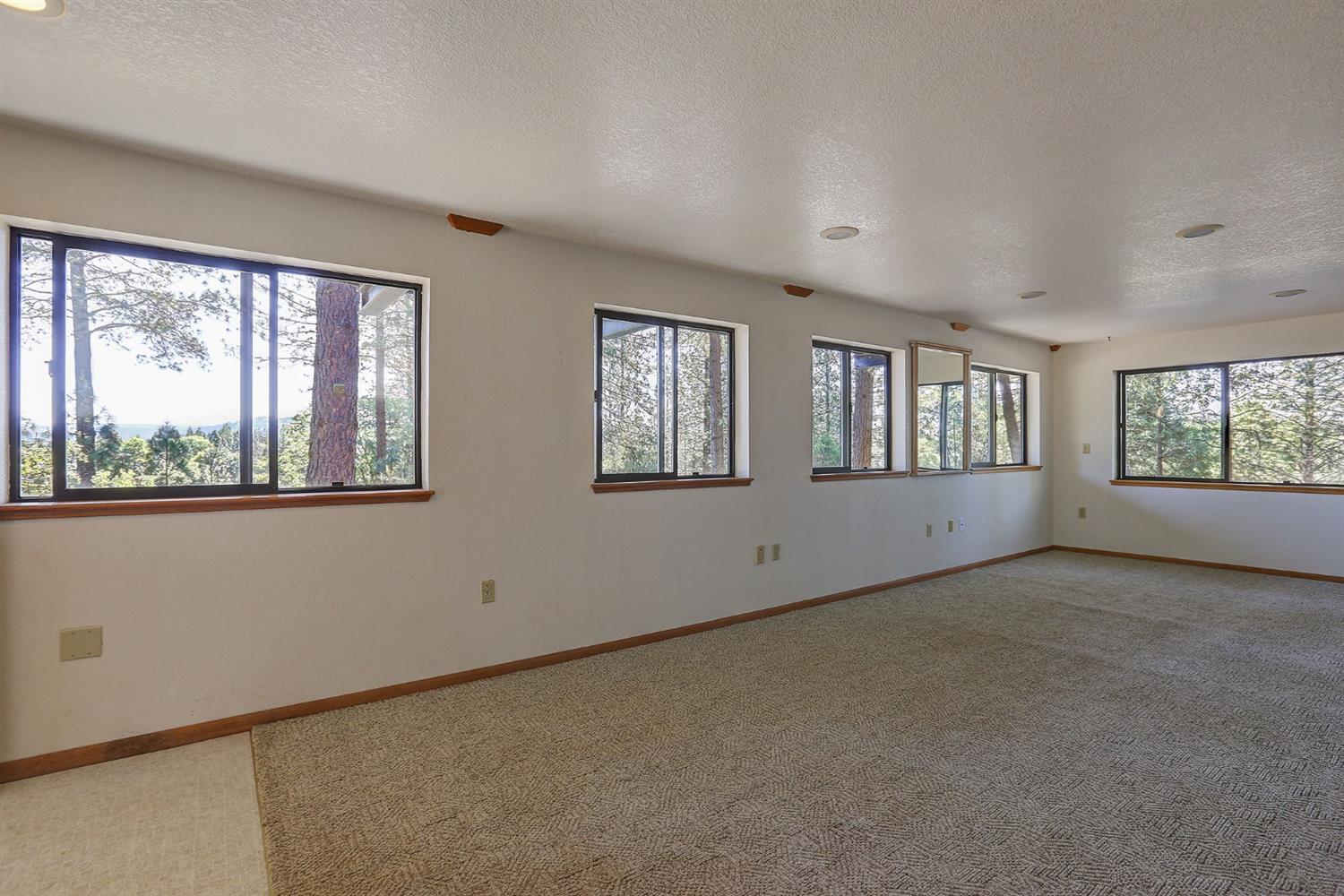 Grass Valley, California, 95949, United States, 3 Bedrooms Bedrooms, ,3 BathroomsBathrooms,Residential,For Sale,1842602