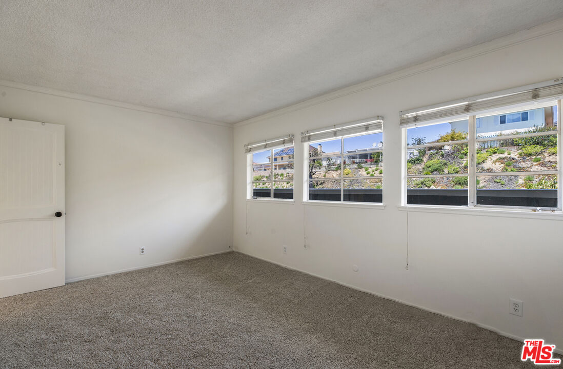 Los Angeles, California, 90027, United States, 4 Bedrooms Bedrooms, ,4 BathroomsBathrooms,Residential,For Sale,1918176
