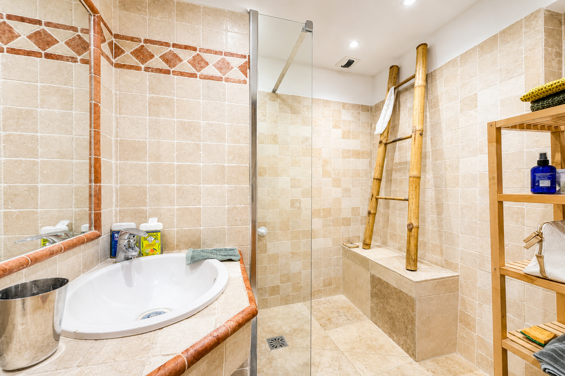  Exceptional Apartment with Garden Terrace in a Historic Mansion in Uzès - 物件實景