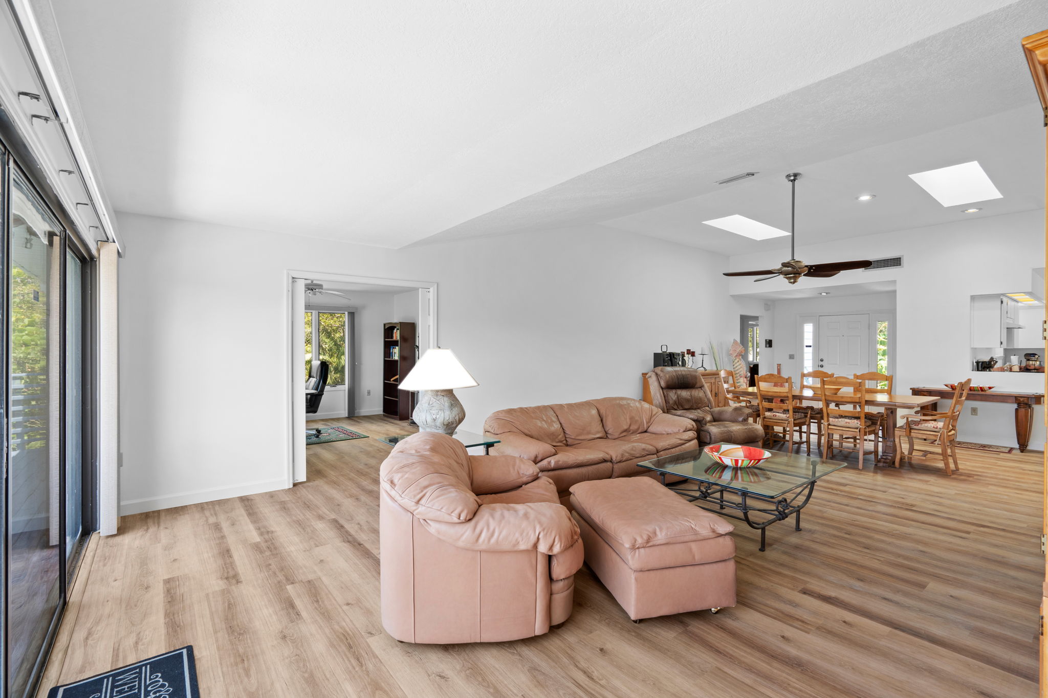 Tarpon Springs, Florida, 34689, United States, 3 Bedrooms Bedrooms, ,2 BathroomsBathrooms,Residential,For Sale,1976239