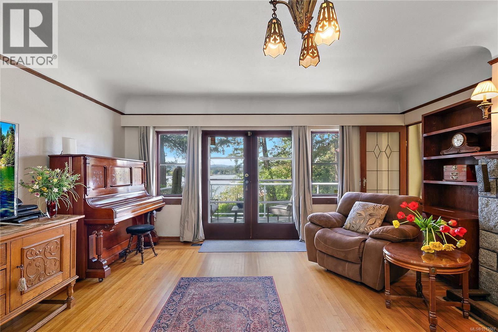 SAANICH, British Columbia, V9A 2R8, CA, 6 Bedrooms Bedrooms, ,3 BathroomsBathrooms,Residential,For Sale,1948762