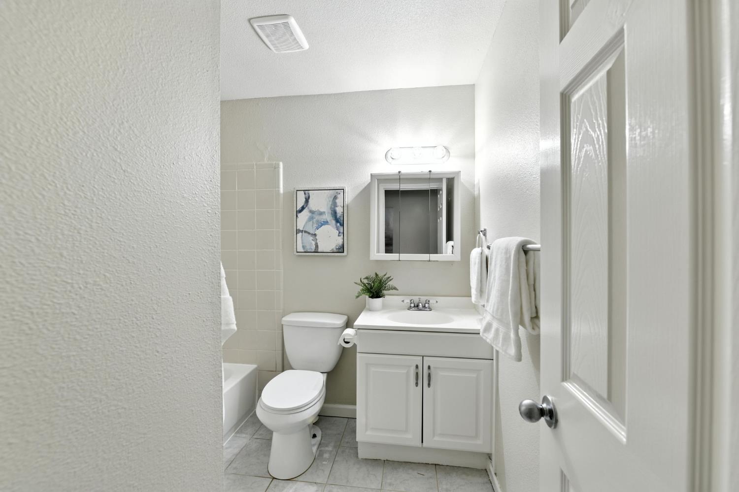 Roseville, California, 95678, United States, 4 Bedrooms Bedrooms, ,2 BathroomsBathrooms,Residential,For Sale,1891756
