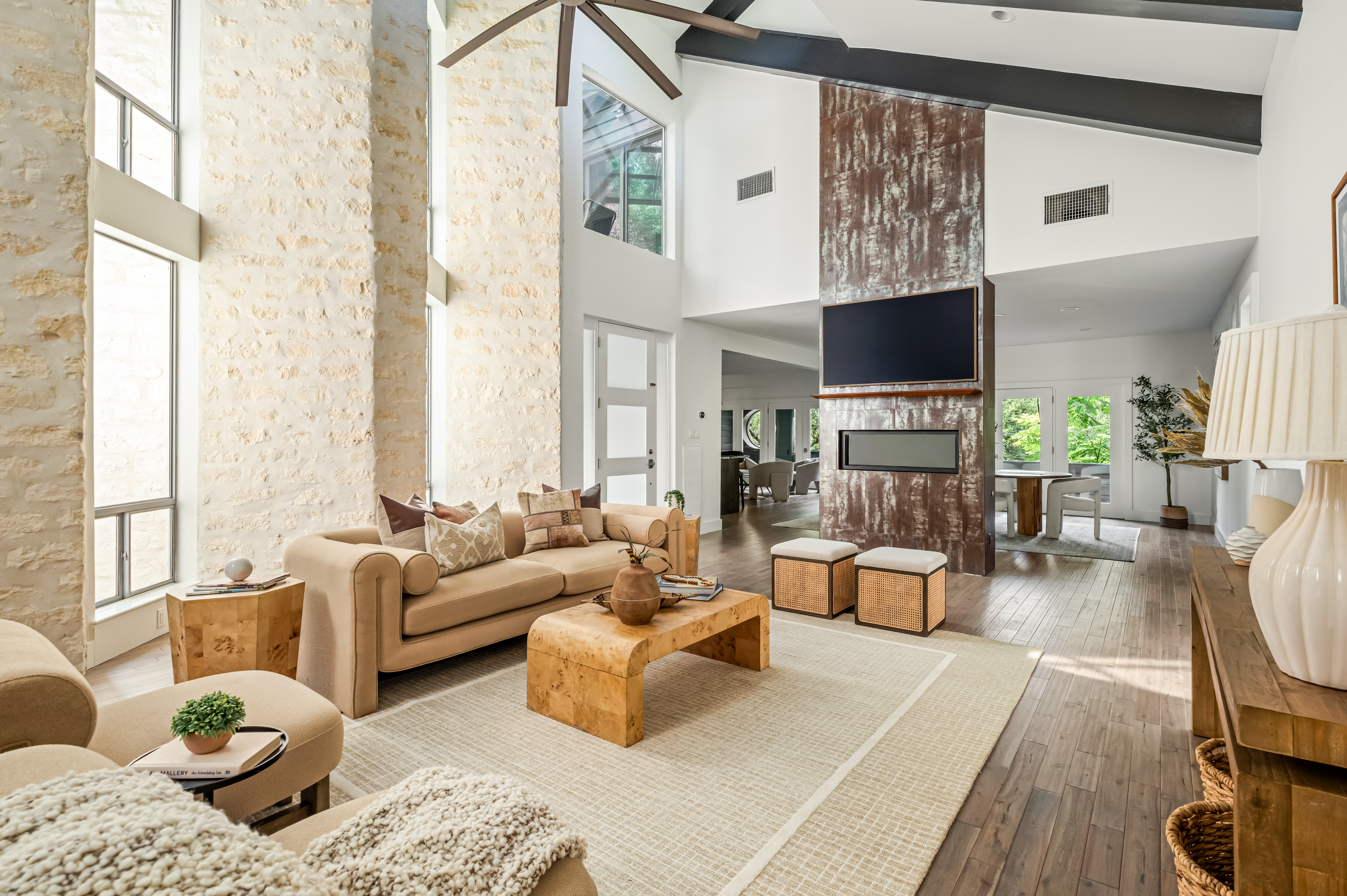  Tarrytown Home with Personality, Privacy, and a Pool - 物件實景