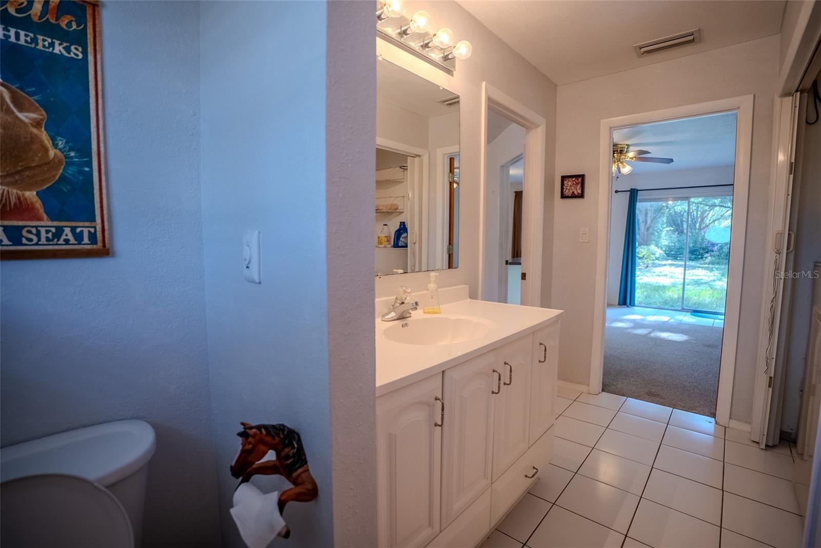 LADY LAKE, Florida, 32159, United States, 5 Bedrooms Bedrooms, ,3 BathroomsBathrooms,Residential,For Sale,1850305
