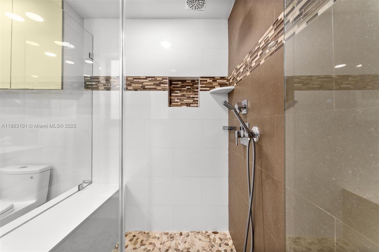 Miami Beach, Florida, 33141, United States, 3 Bedrooms Bedrooms, ,2 BathroomsBathrooms,Residential,For Sale,1927176