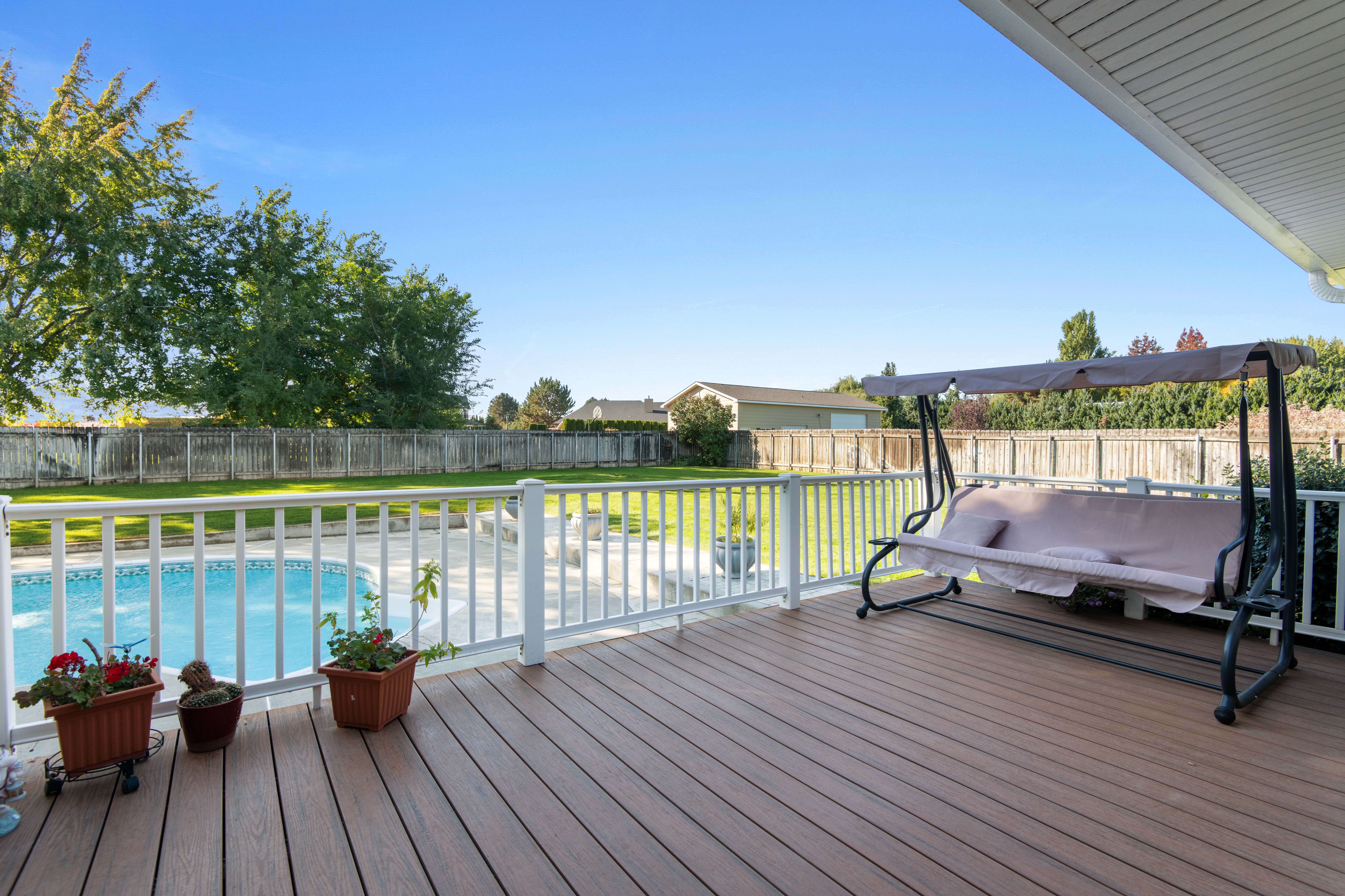  Property with a POOL and room for a shop - 物件實景