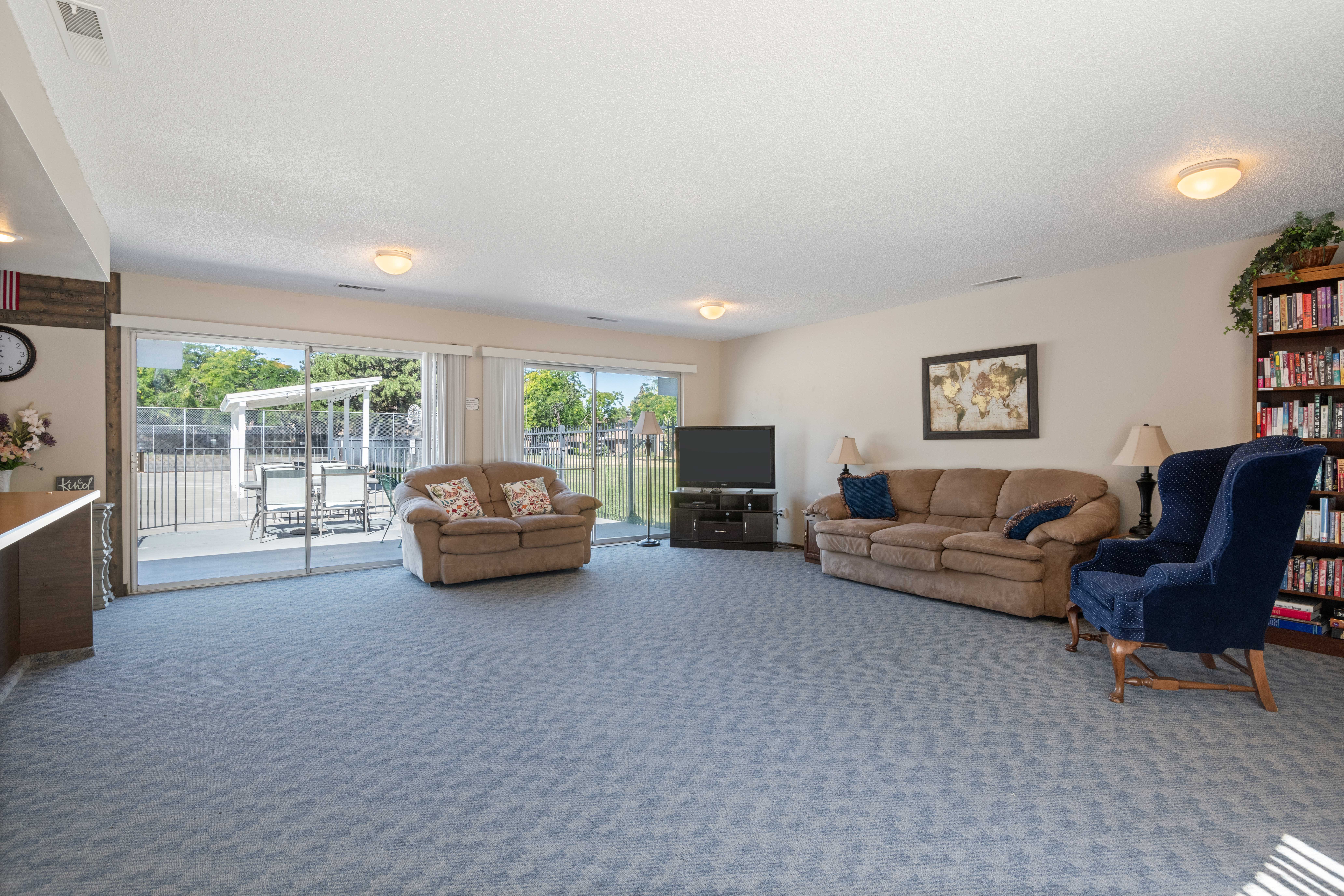  Affordable Ground Level Condo w/ Great Amenities - 物件實景