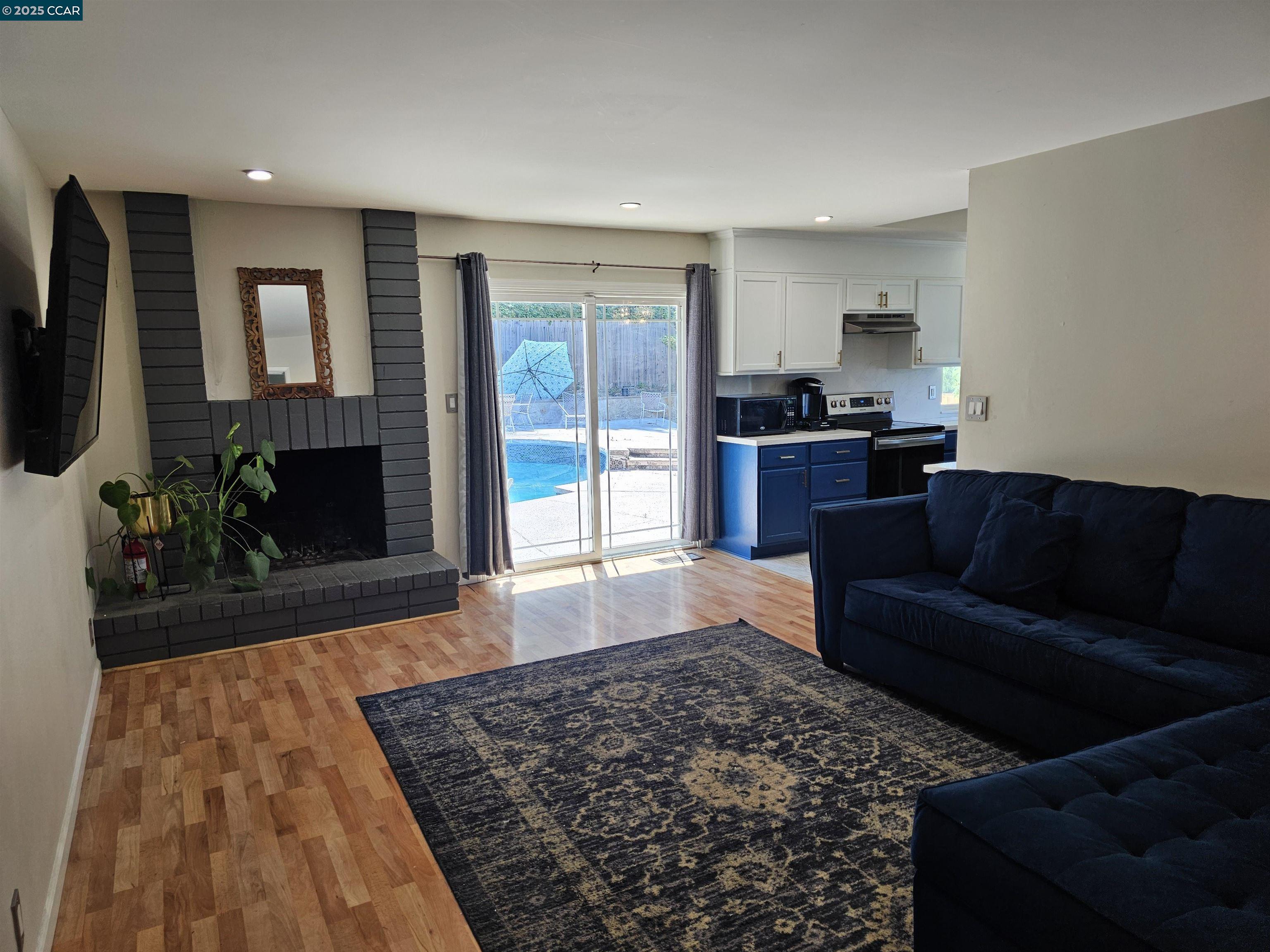 Pinole, California, 94564, United States, 3 Bedrooms Bedrooms, ,2 BathroomsBathrooms,Residential,For Sale,1877379
