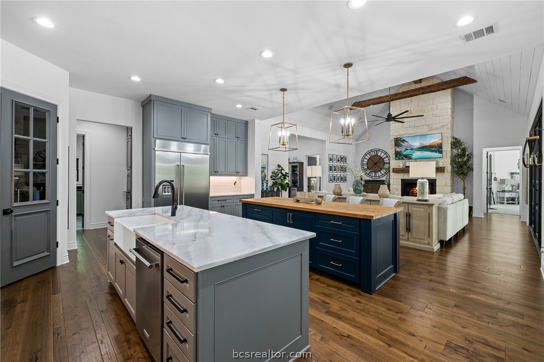 Iola, Texas, 77861, United States, 4 Bedrooms Bedrooms, ,5 BathroomsBathrooms,Residential,For Sale,2026143