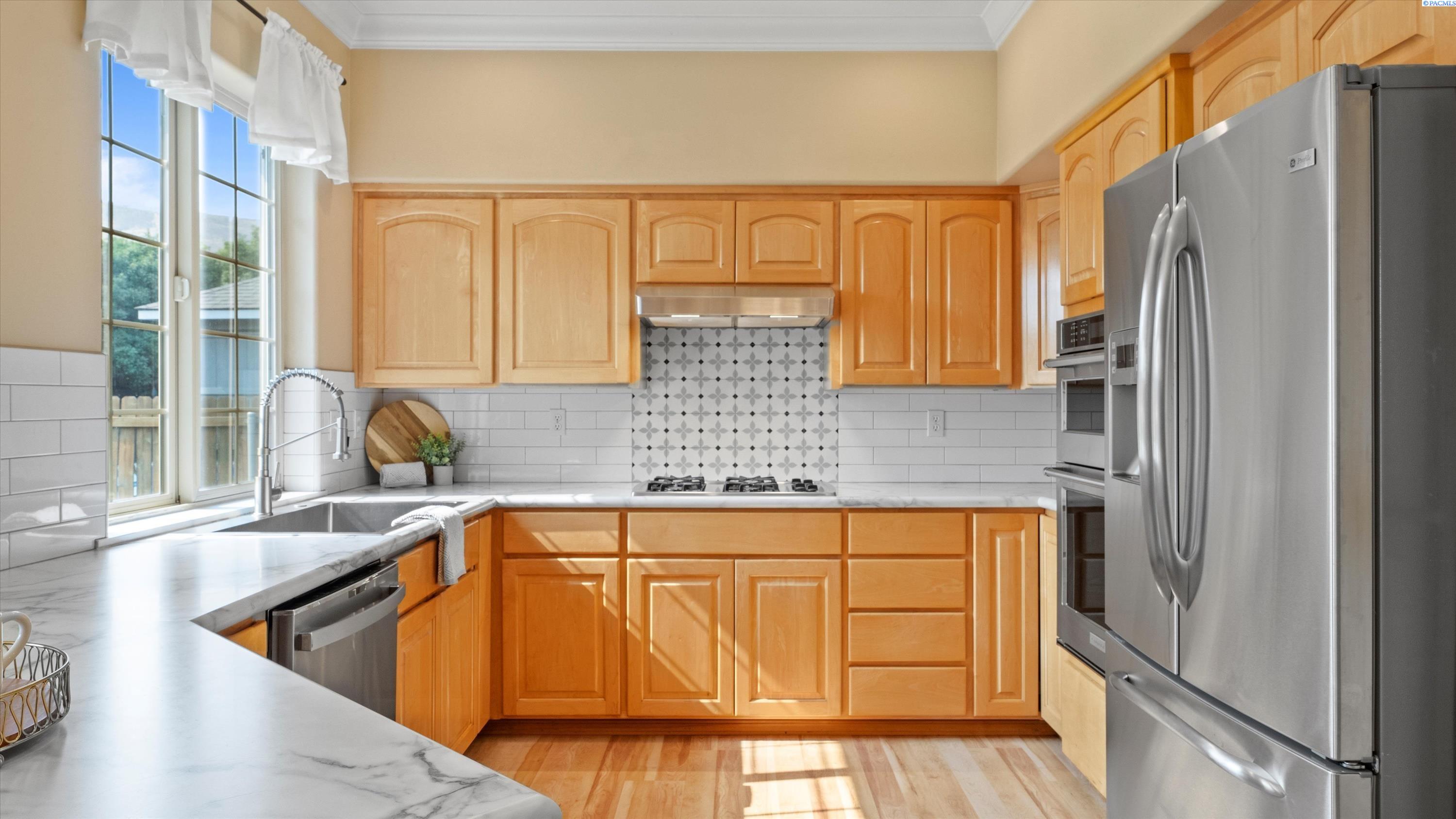 Richland, Washington, 99352, United States, 4 Bedrooms Bedrooms, ,3 BathroomsBathrooms,Residential,For Sale,1940830