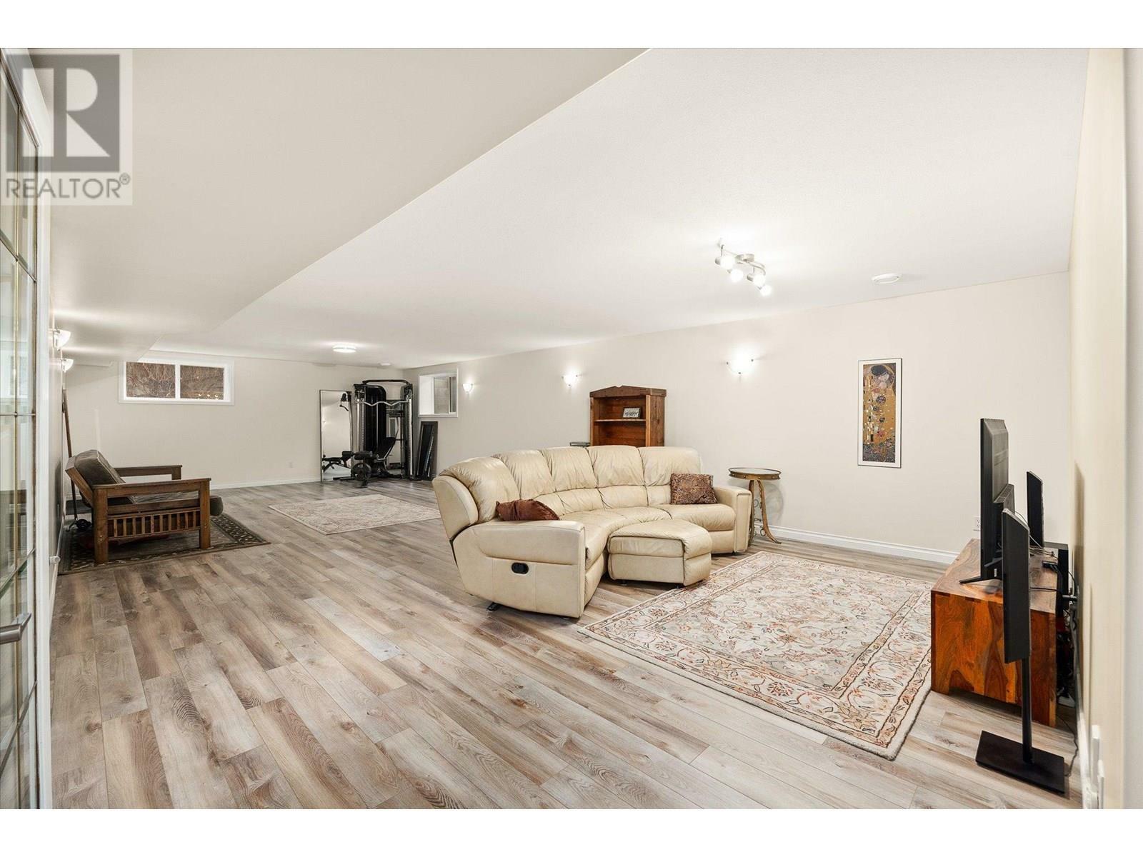 KELOWNA, British Columbia, V1W 4K9, CA, 4 Bedrooms Bedrooms, ,3 BathroomsBathrooms,Residential,For Sale,1865422