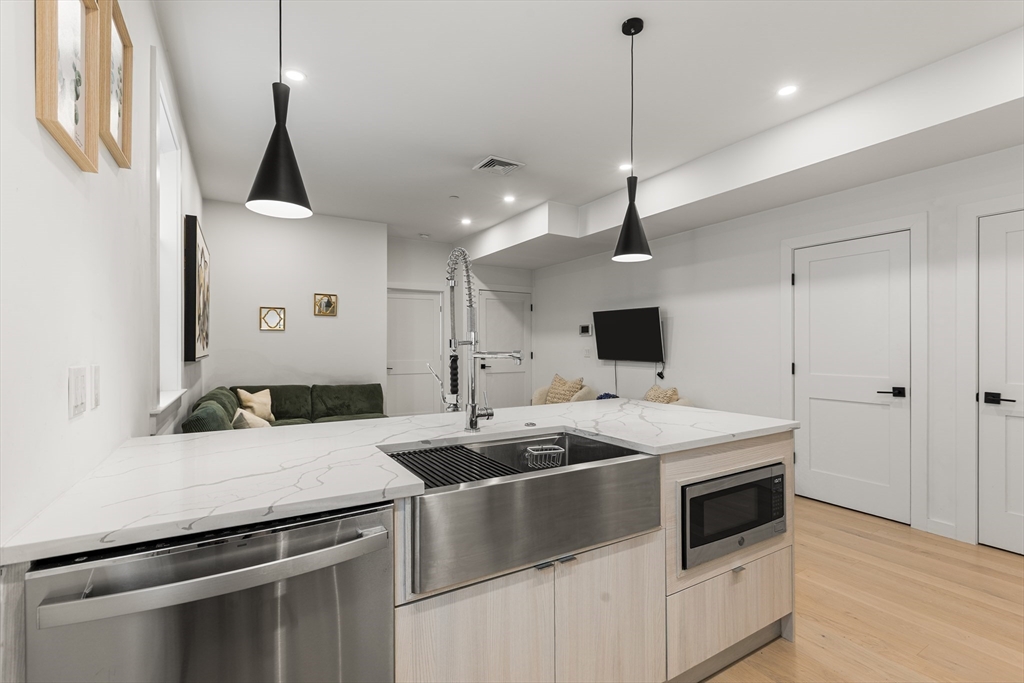 Boston, Massachusetts, 02128, United States, 2 Bedrooms Bedrooms, ,2 BathroomsBathrooms,Residential,For Sale,1940624