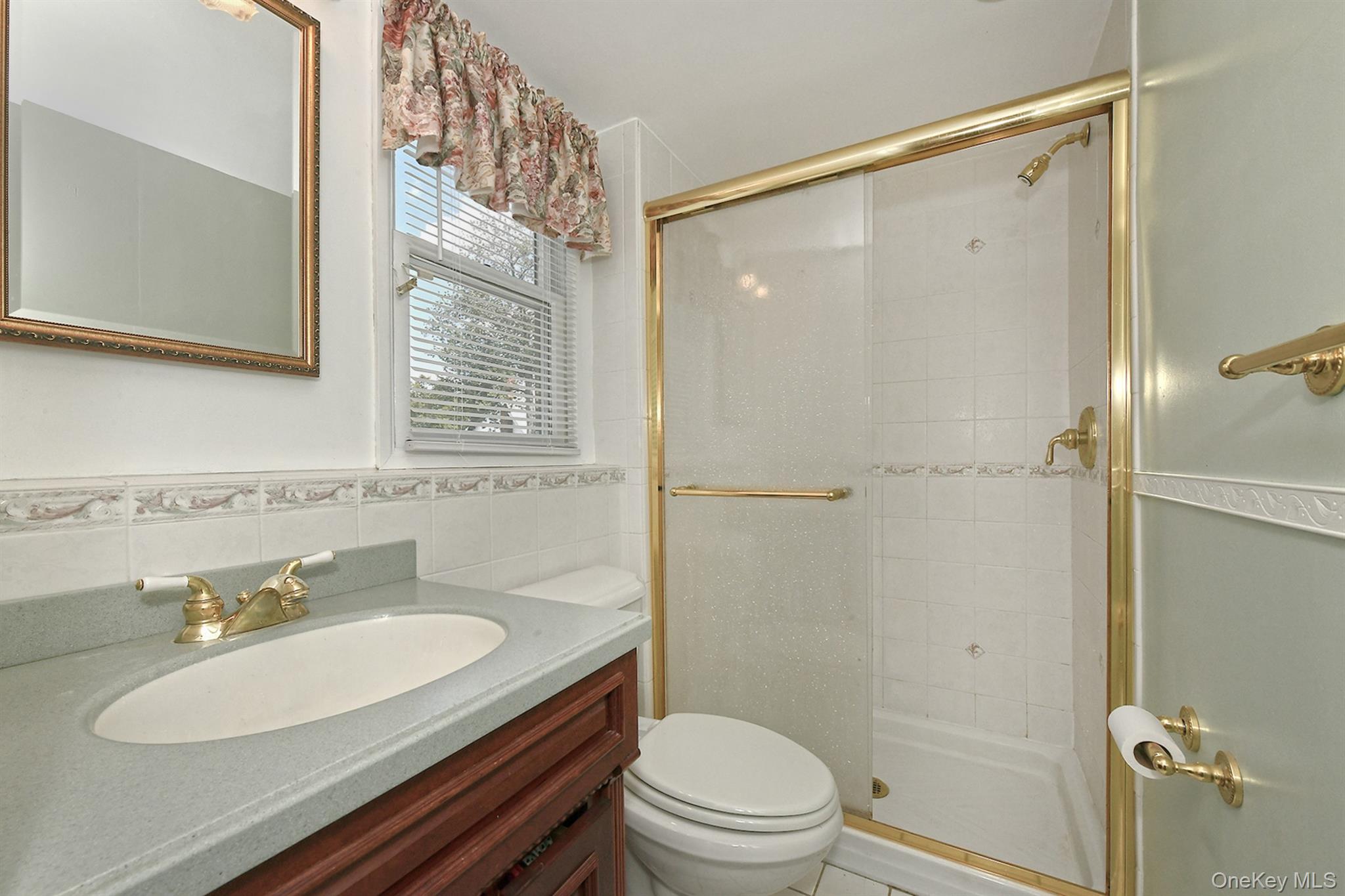 Hicksville, New York, 11801, United States, 3 Bedrooms Bedrooms, ,3 BathroomsBathrooms,Residential,For Sale,1932624
