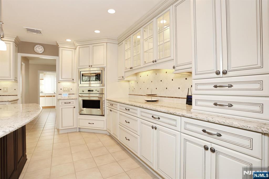 Paramus, New Jersey, 07652, United States, 5 Bedrooms Bedrooms, ,4 BathroomsBathrooms,Residential,For Sale,2001740