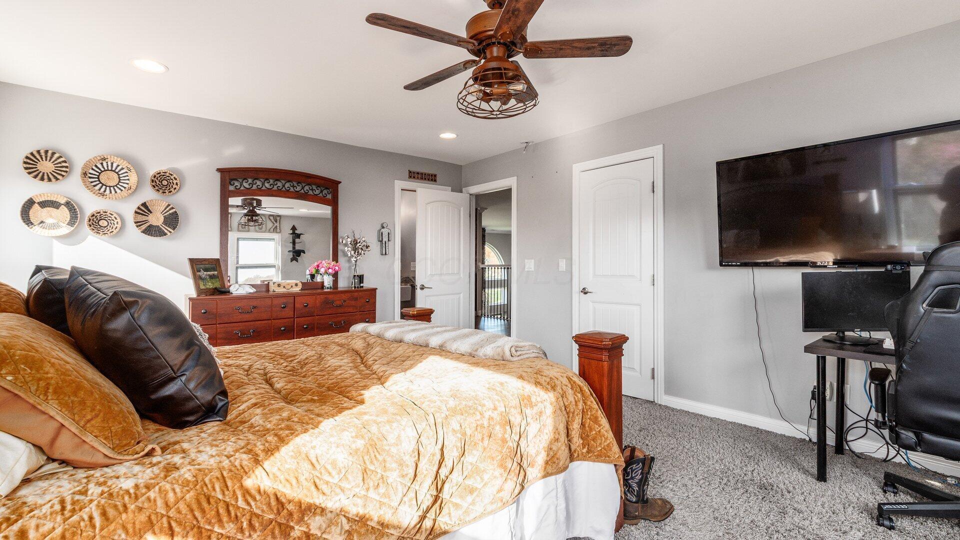 Hebron, Ohio, 43025, United States, 5 Bedrooms Bedrooms, ,5 BathroomsBathrooms,Residential,For Sale,1988631