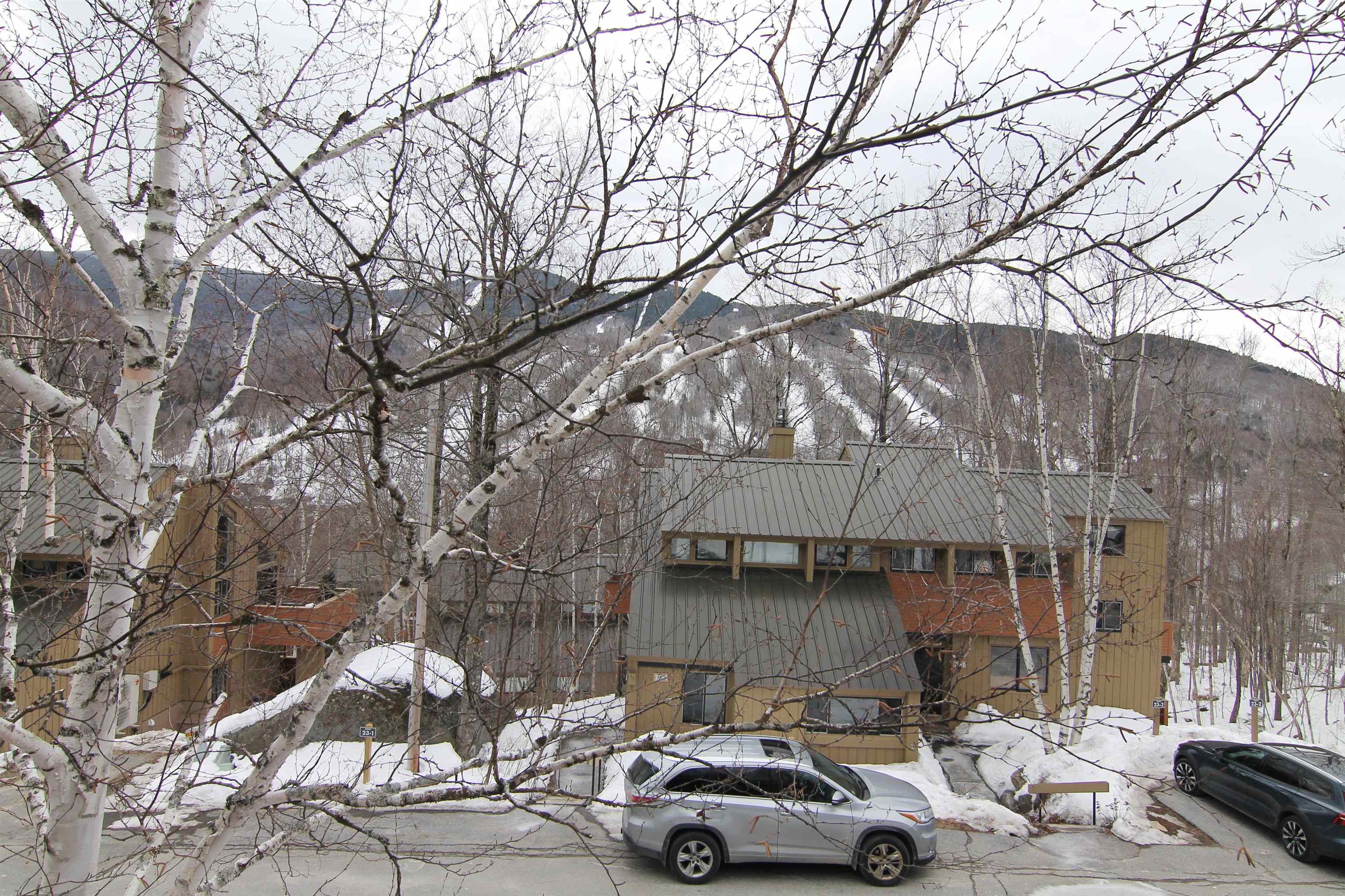Lincoln, New Hampshire, 03251, United States, 3 Bedrooms Bedrooms, ,2 BathroomsBathrooms,Residential,For Sale,1732060