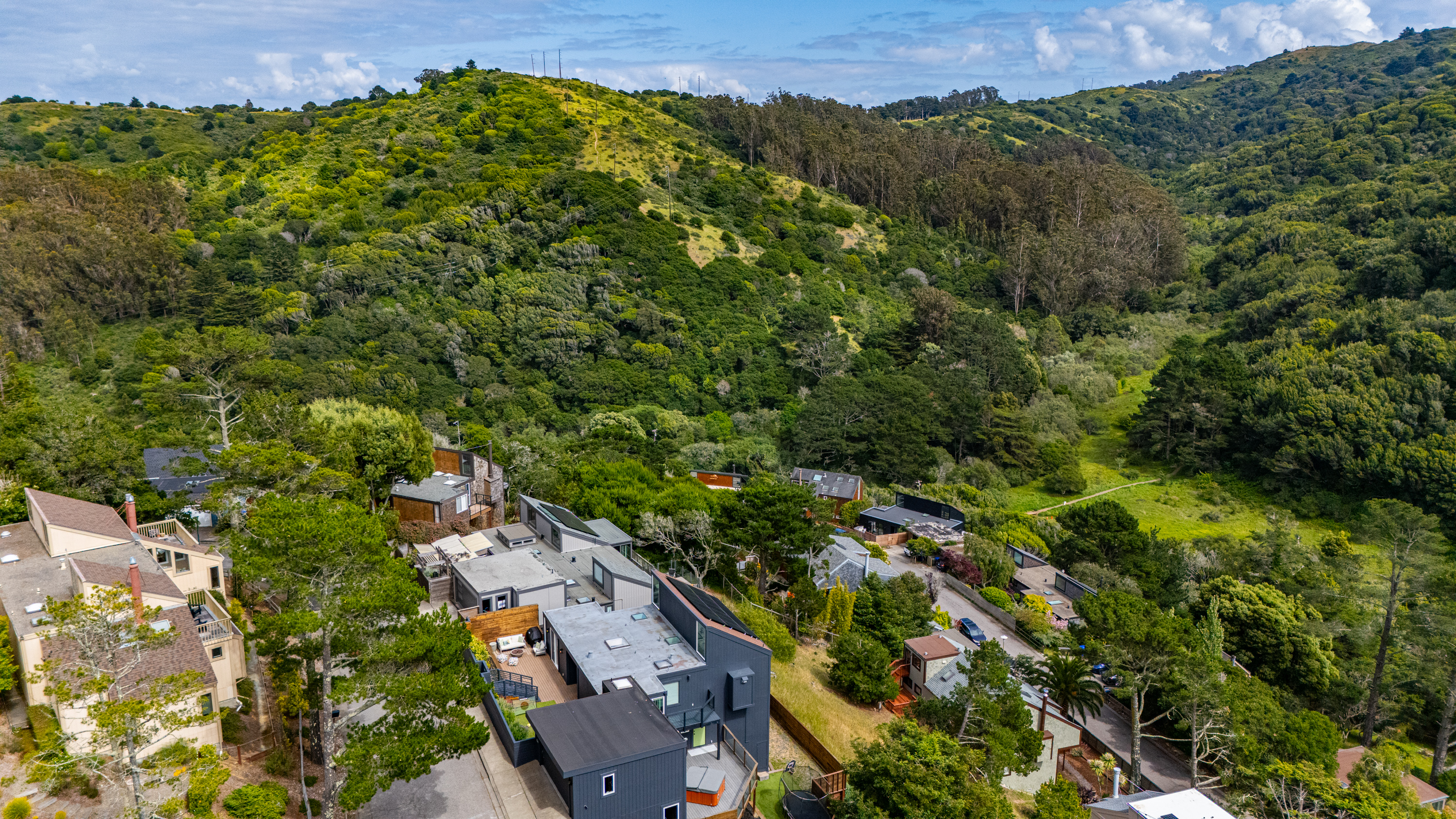  Contempary Hillside Living - 物件實景