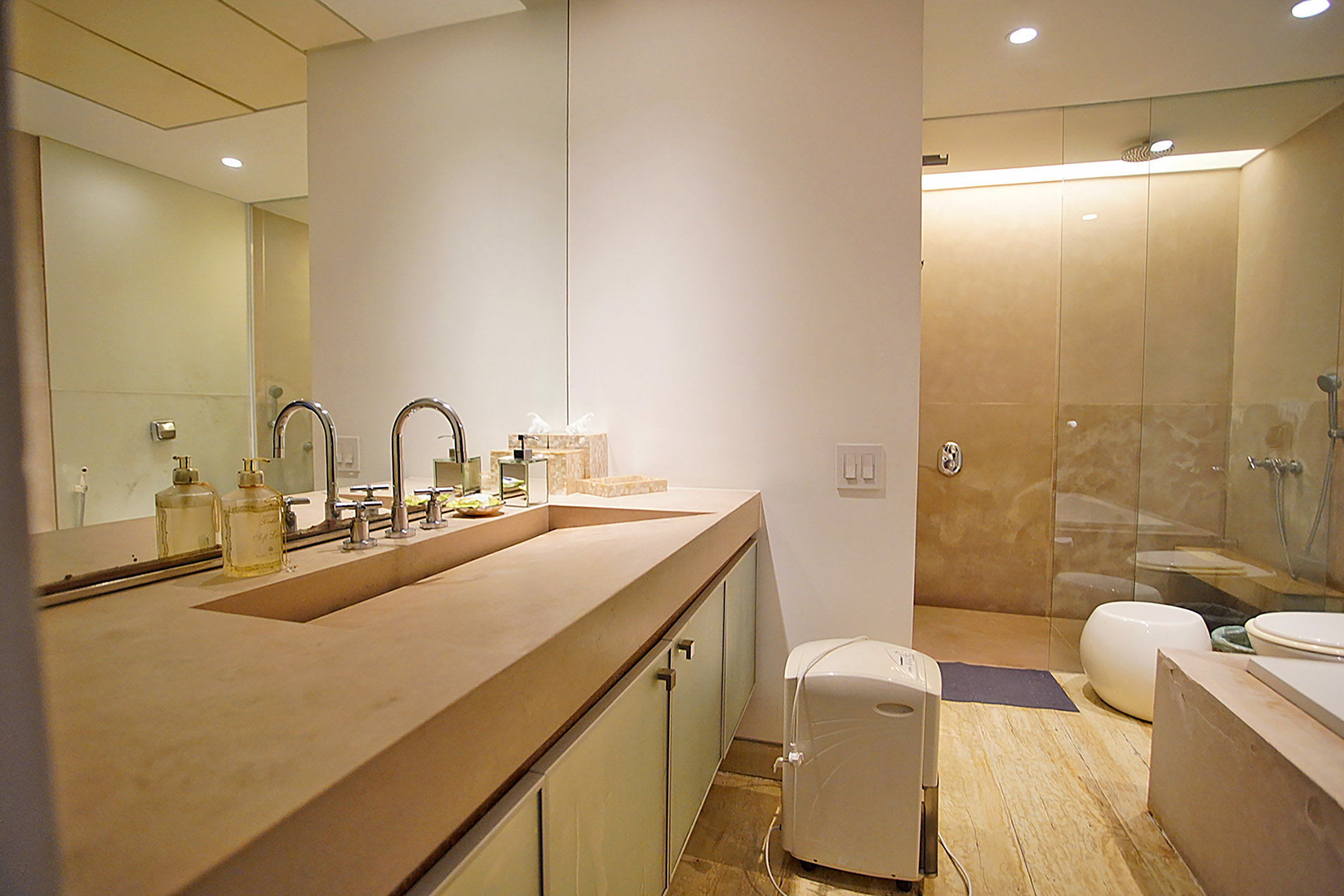  Oceanfront duplex penthouse with panoramic views and refined interiors - 物件實景