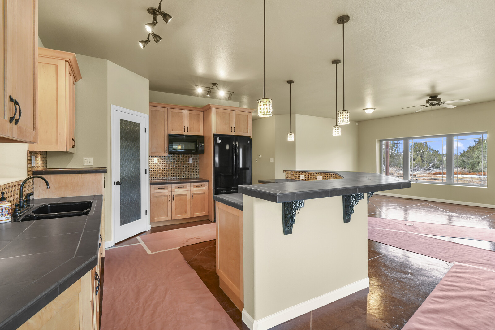 Pueblo, Colorado, 81004, United States, 2 Bedrooms Bedrooms, ,Residential,For Sale,1915514
