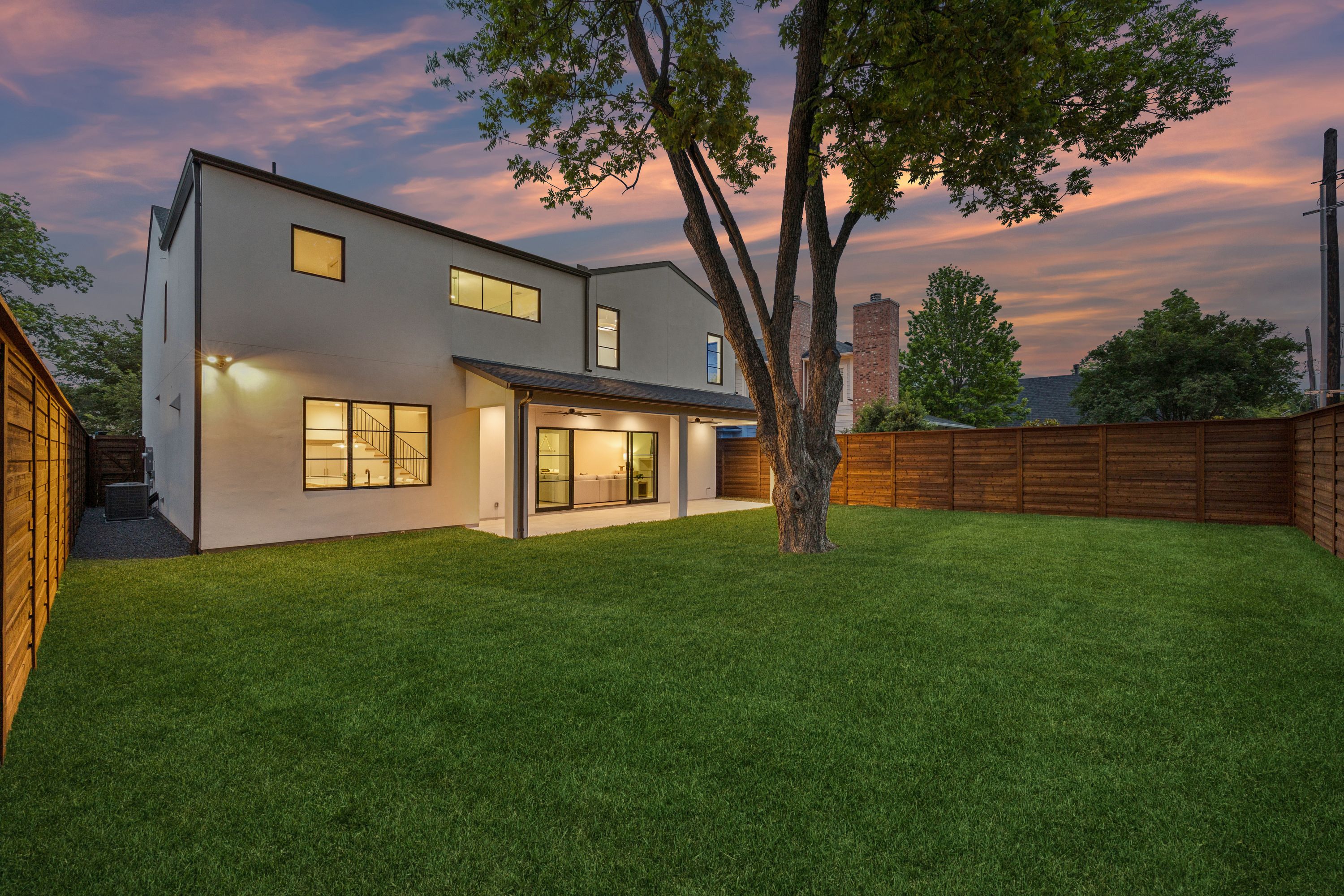 Luxurious East Dallas Home by Birchwood Custom Homes with Modern Elegance - 物件實景