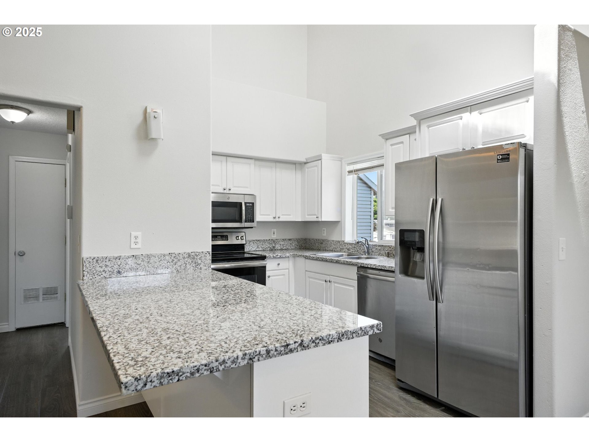 Portland, Oregon, 97266, United States, ,Residential,For Sale,1865465