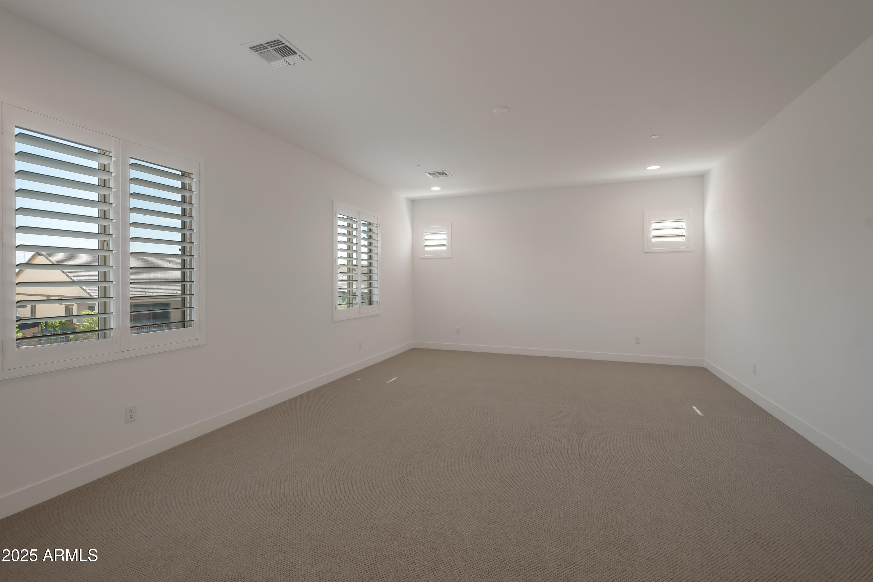 Mesa, Arizona, 85215, United States, 5 Bedrooms Bedrooms, ,Residential,For Sale,1942270