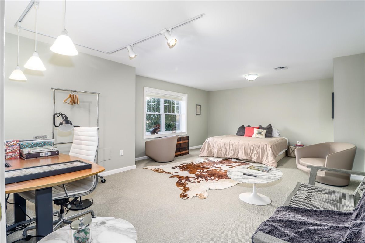 New Milford, Connecticut, 06776, United States, 2 Bedrooms Bedrooms, ,4 BathroomsBathrooms,Residential,For Sale,1938812