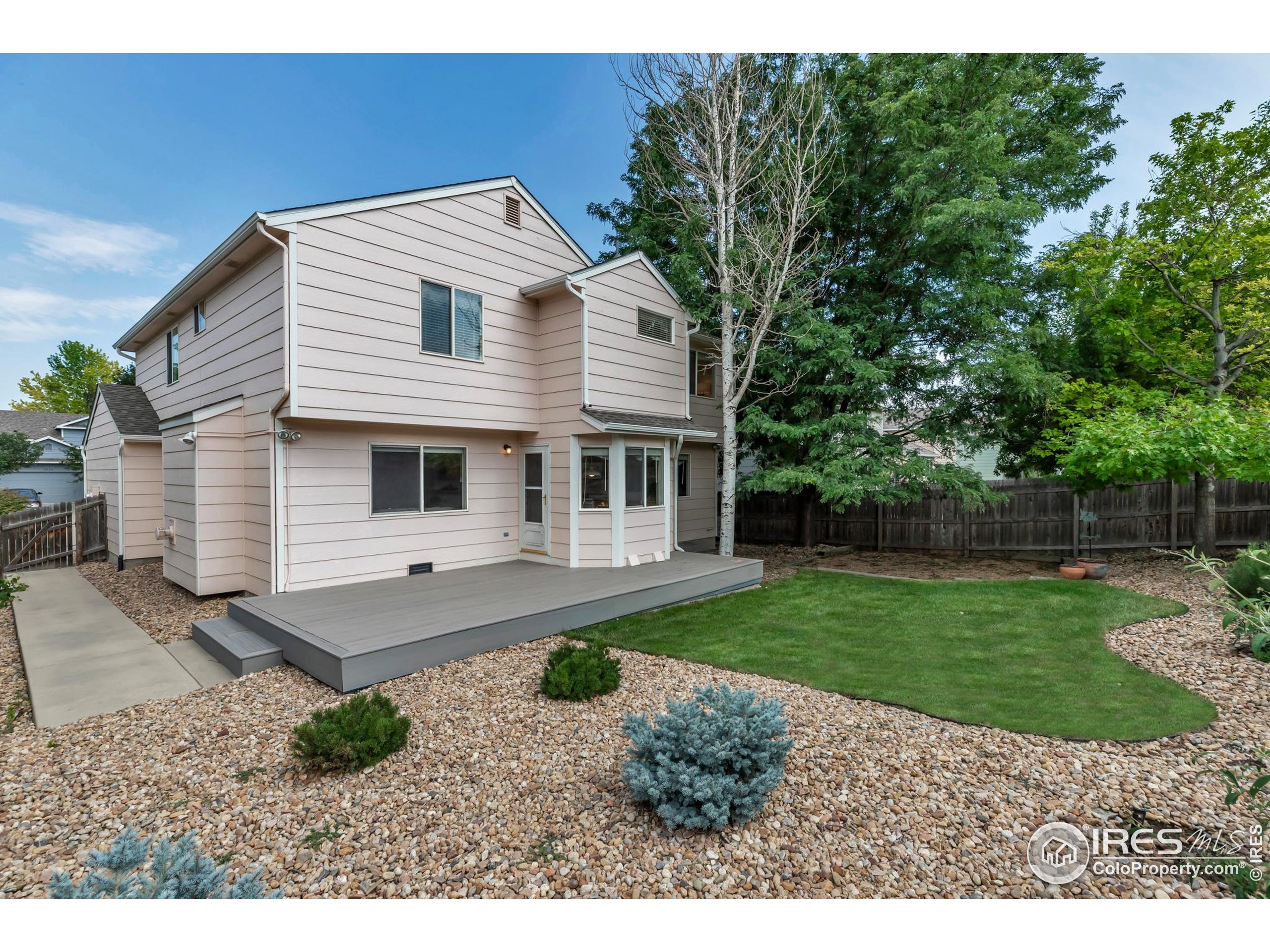 Longmont, Colorado, 80504, United States, 4 Bedrooms Bedrooms, ,3 BathroomsBathrooms,Residential,For Sale,1895647