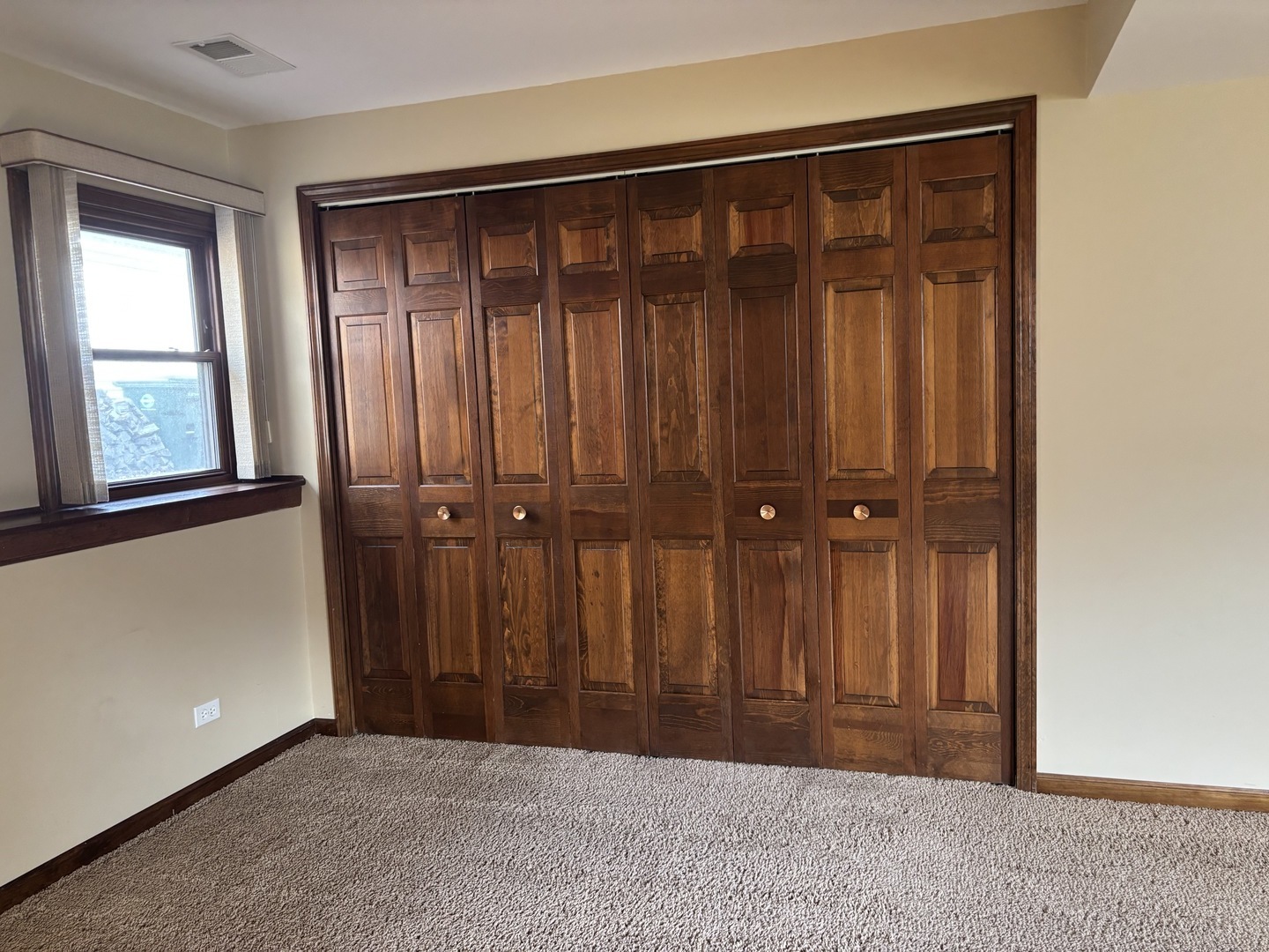 Hoffman Estates, Illinois, 60010, United States, 5 Bedrooms Bedrooms, ,3 BathroomsBathrooms,Residential,For Sale,1989423