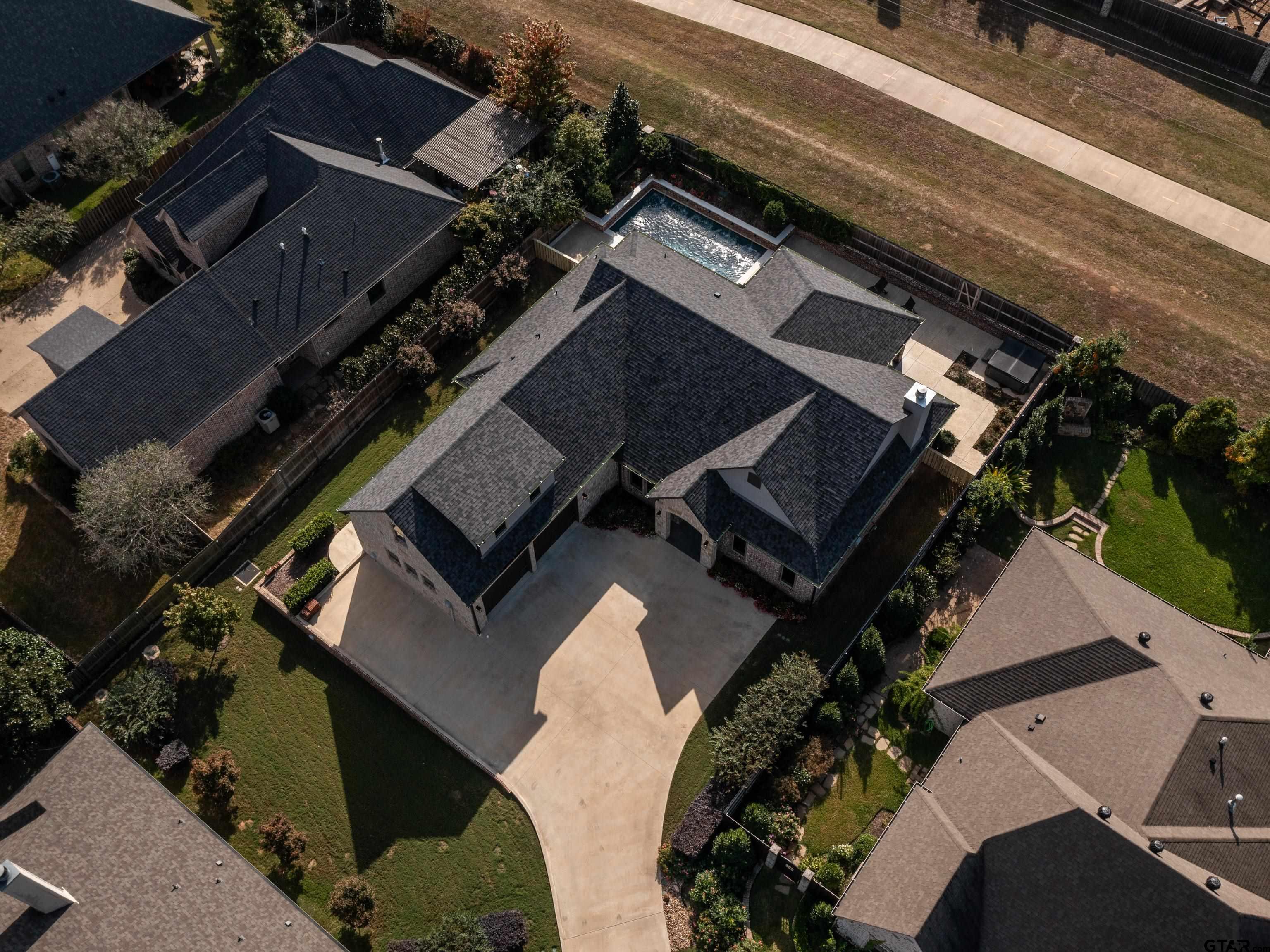 Tyler, Texas, 75703, United States, 3 Bedrooms Bedrooms, ,3 BathroomsBathrooms,Residential,For Sale,1985423