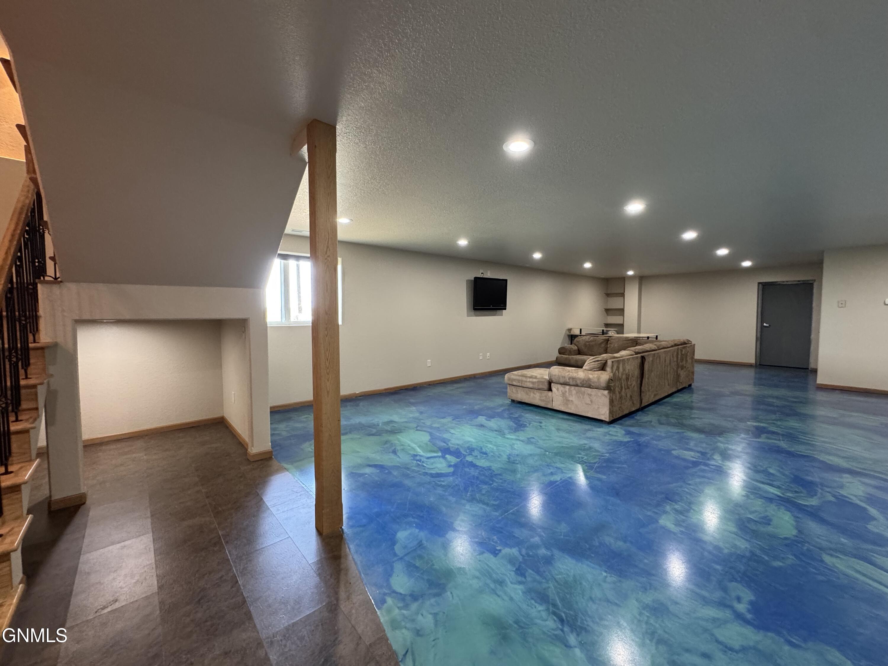 New Salem, North Dakota, 58563, United States, 7 Bedrooms Bedrooms, ,1 BathroomBathrooms,Residential,For Sale,1904775