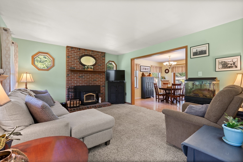 Middleboro, Massachusetts, 02346, United States, 4 Bedrooms Bedrooms, ,2 BathroomsBathrooms,Residential,For Sale,1938573
