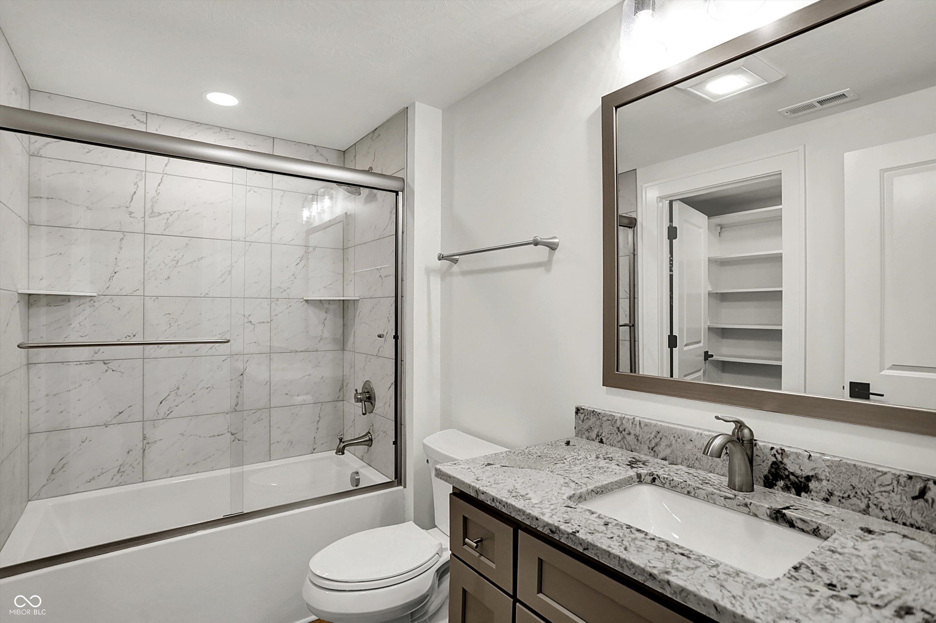 Bargersville, Indiana, 46106, United States, 5 Bedrooms Bedrooms, ,6 BathroomsBathrooms,Residential,For Sale,1983672